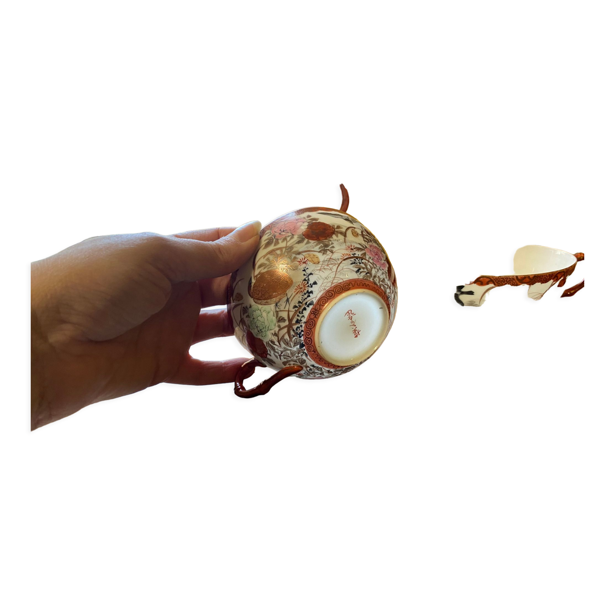 Lot of tea cups and Chinese porcelain pot