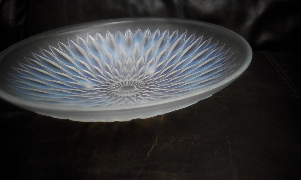 Dalhia opalescent glass cut