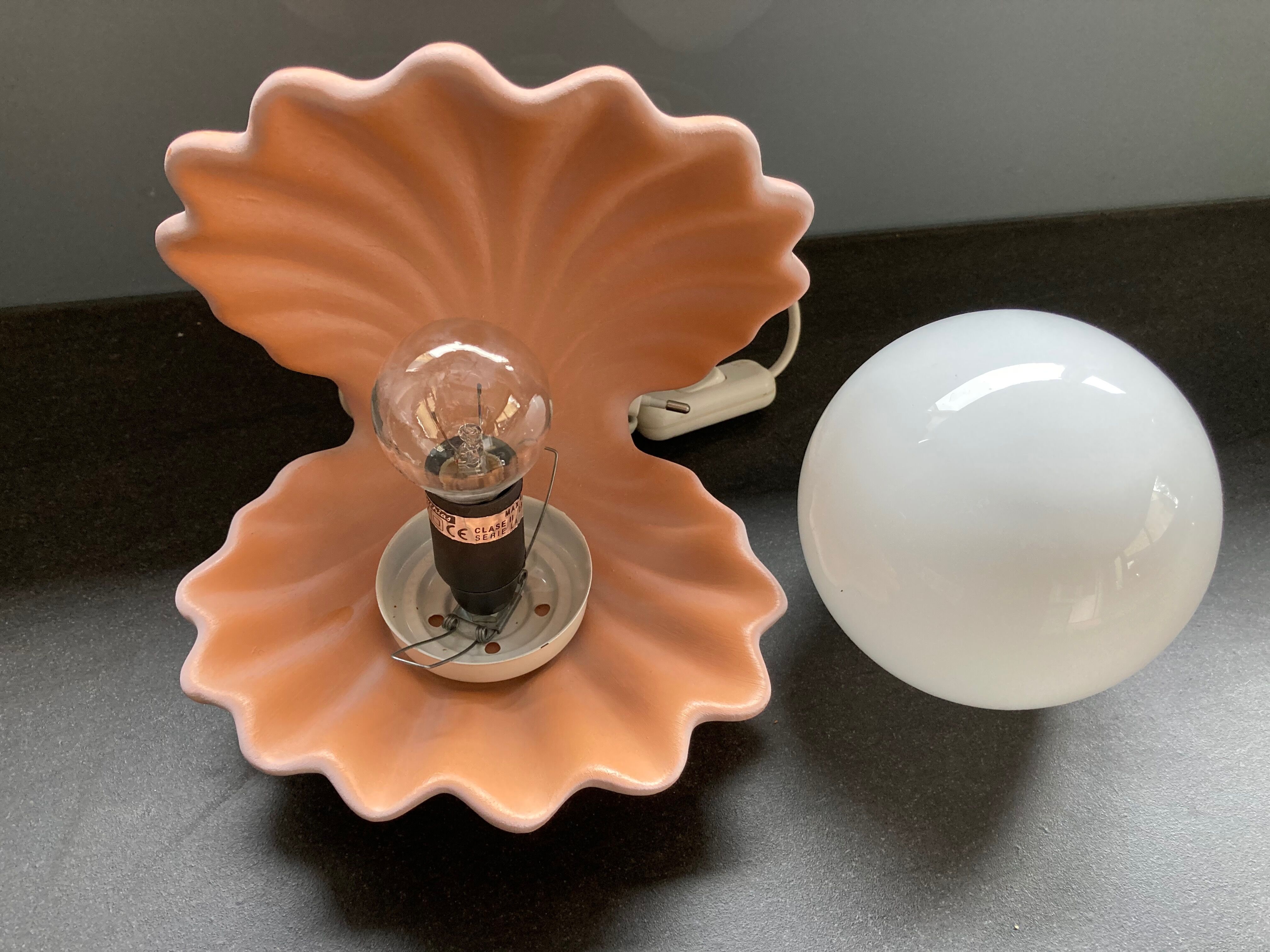 Lampe coquillage céramique et opaline années