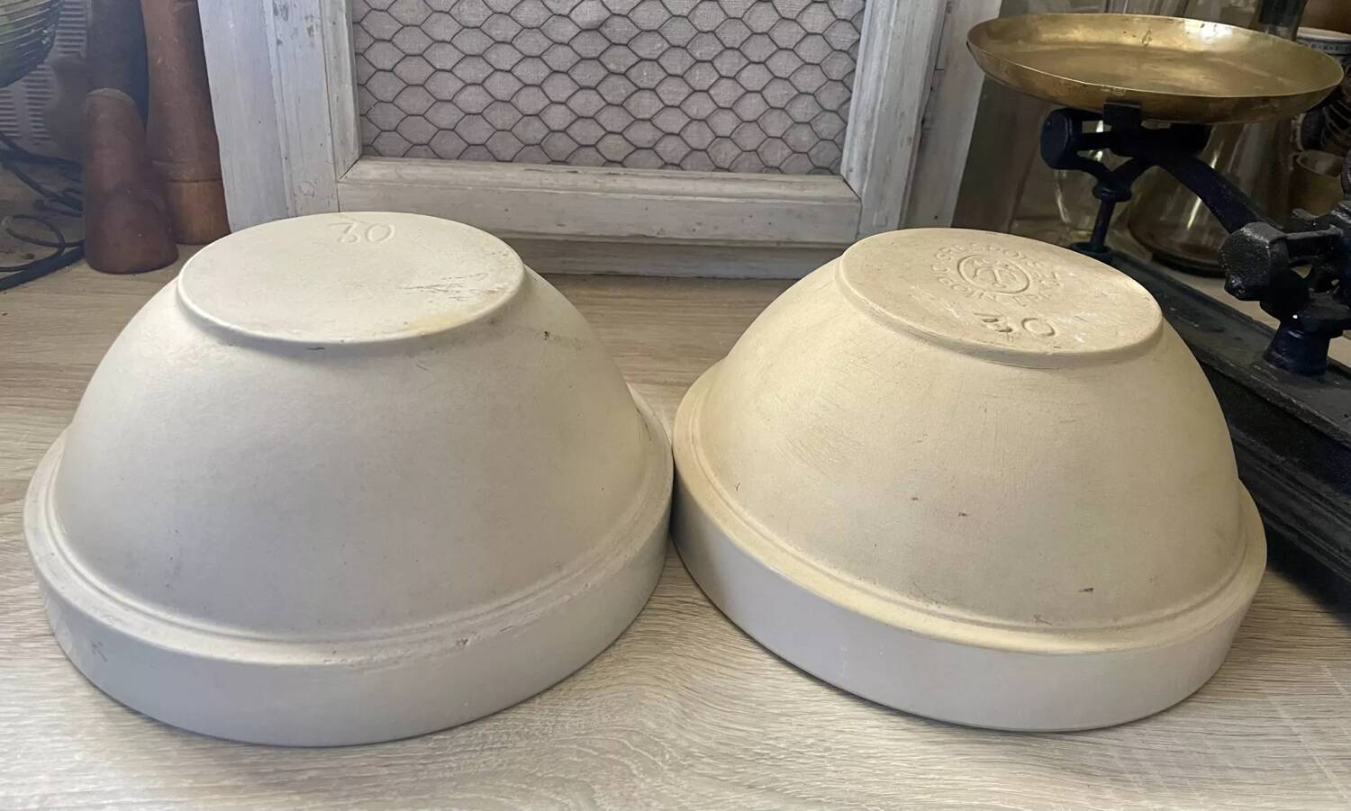 Set of two 2.5l Vintage stoneware salad bowls