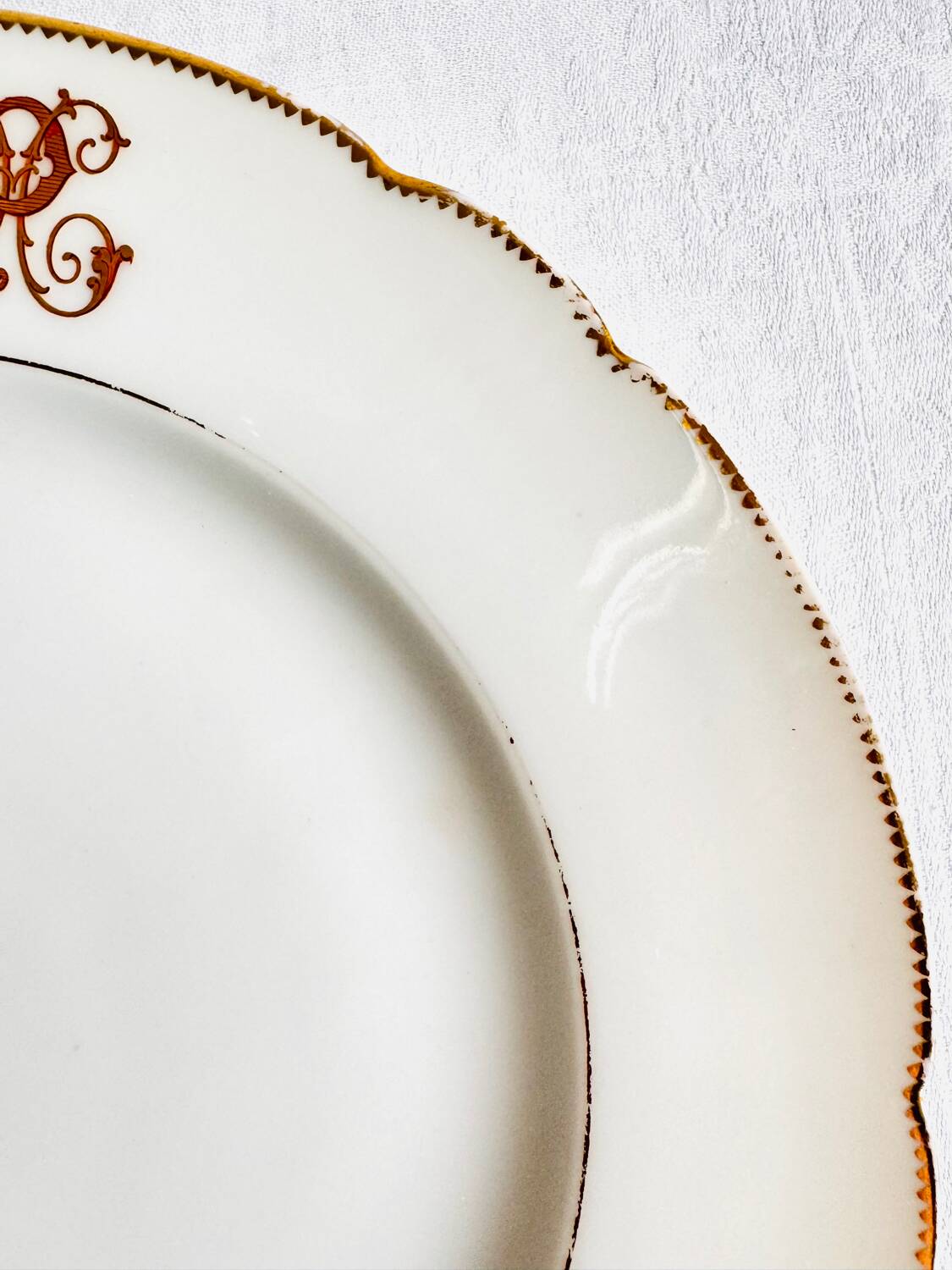 Set of 13 Paris porcelain plates, late 19th century