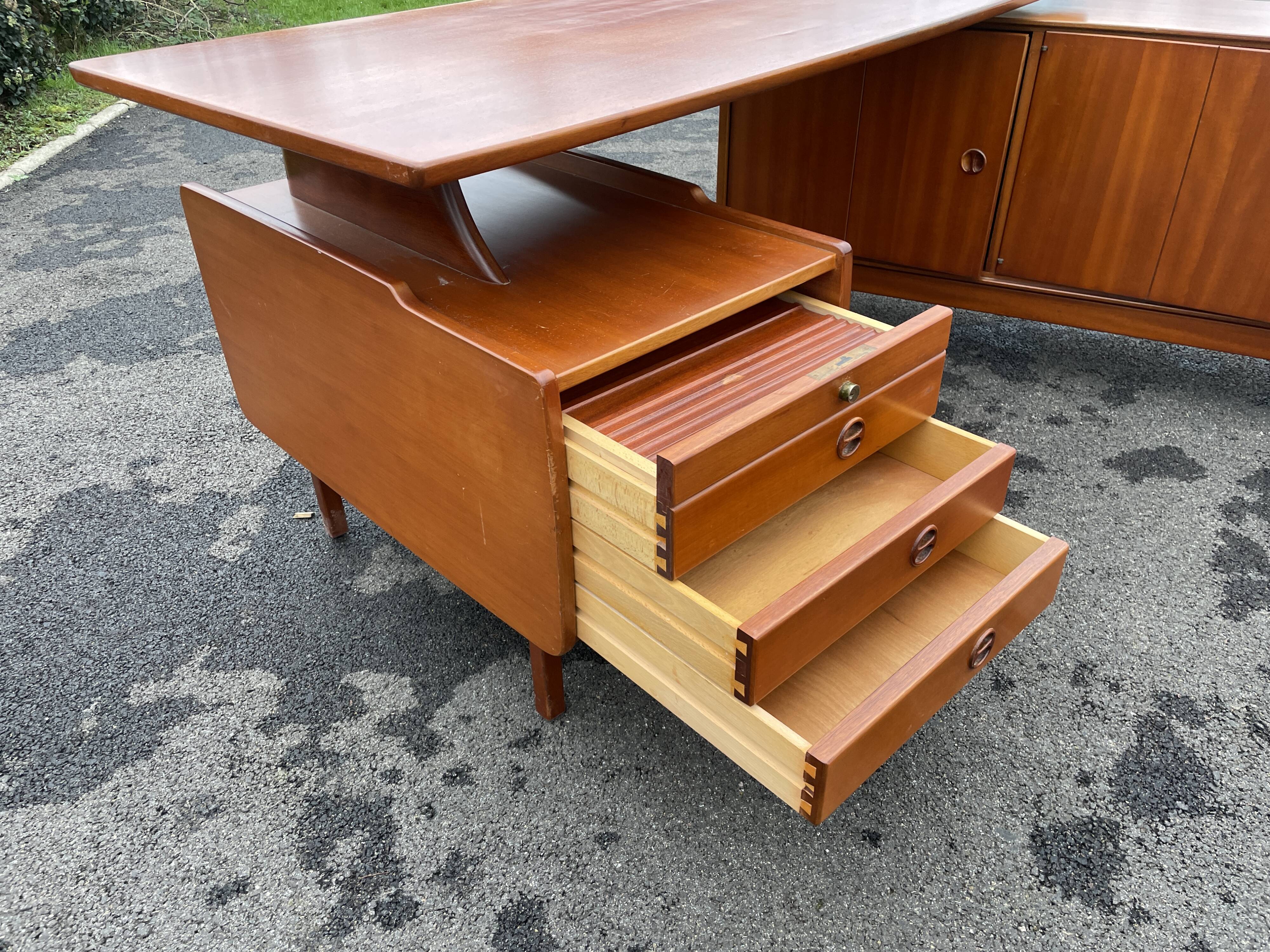 Desk Jacques Hauville 1960 bema and enfilade desk