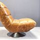 Chaise pivotante vintage en cuir avec tabouret, années 1970