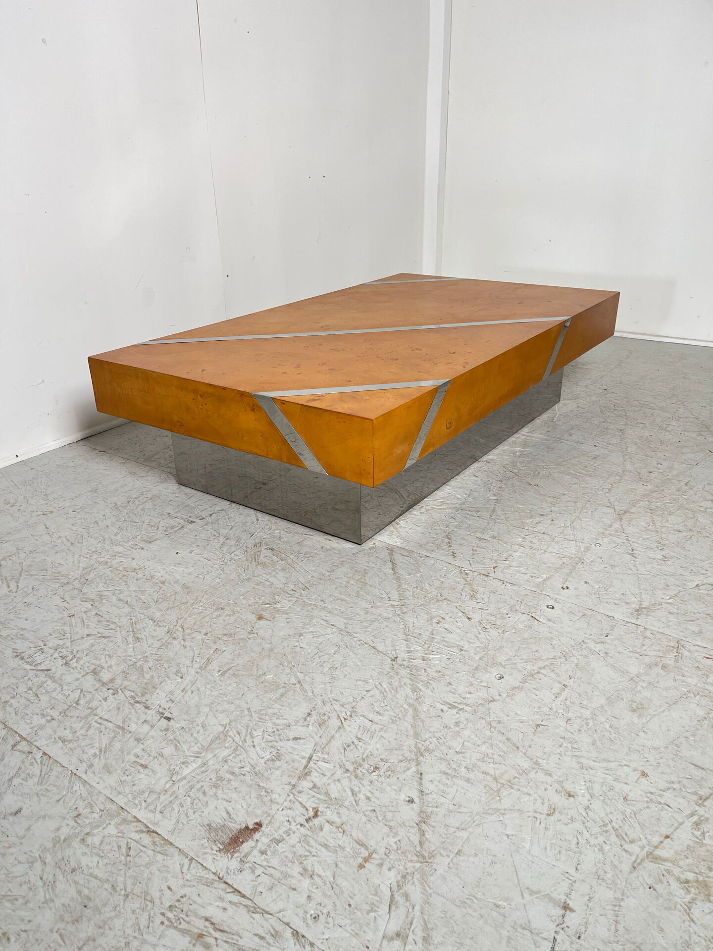 Table basse en loupe D’orme 1970