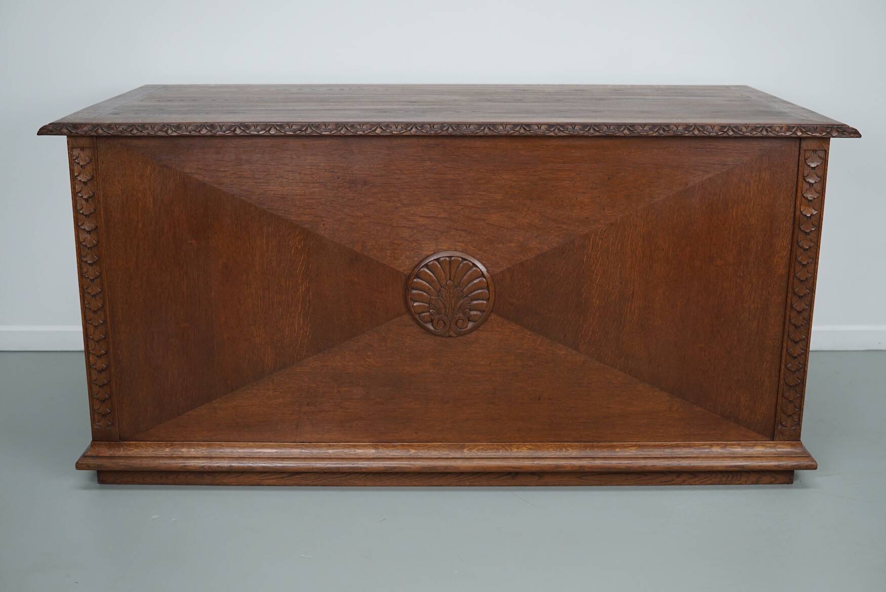 Bureau / Comptoir de Magasin Antique Art Nouveau en Chêne Sculpté, Pays-Bas, Début du 20ème Siècle