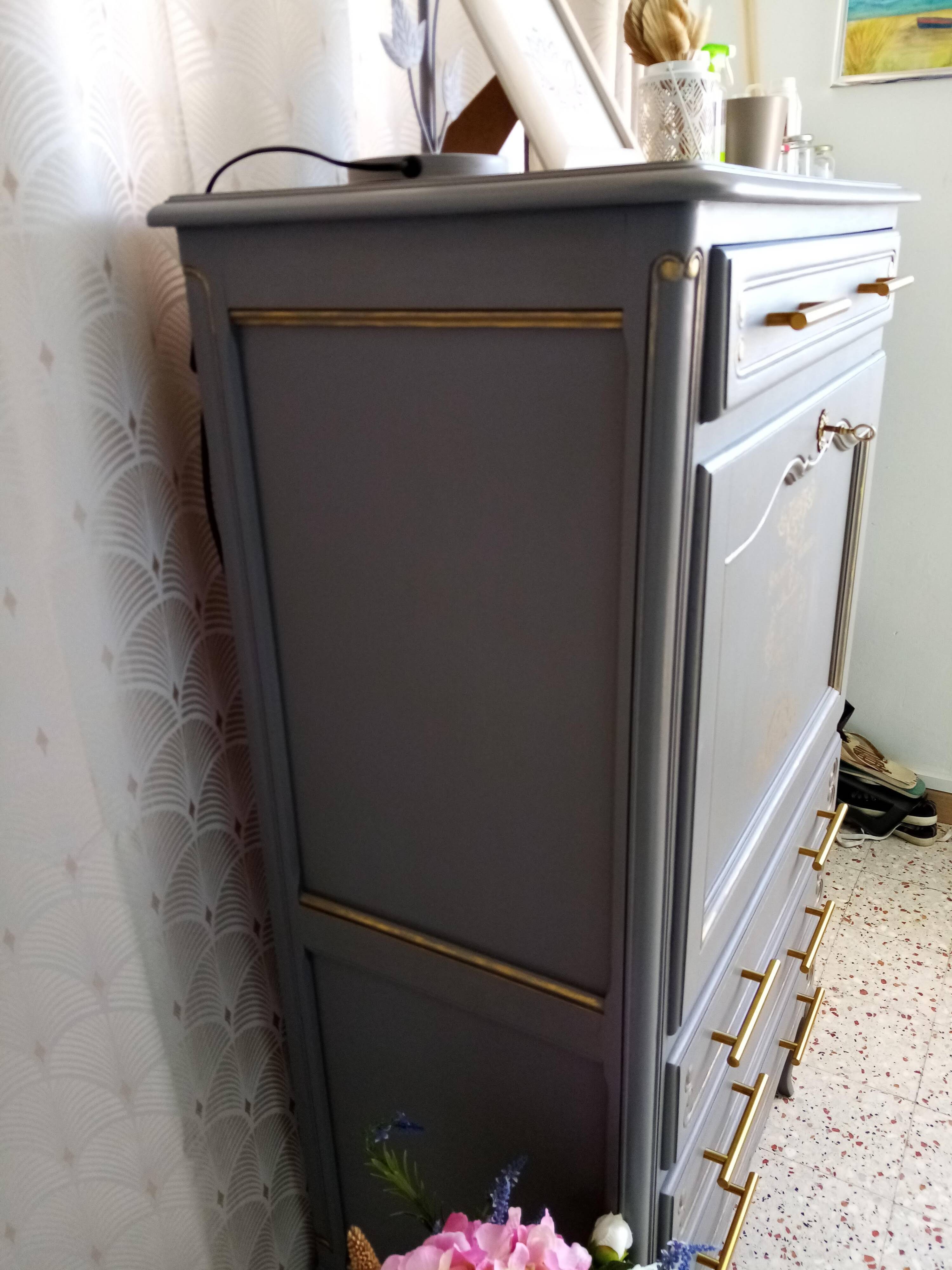 Secretary “léon”