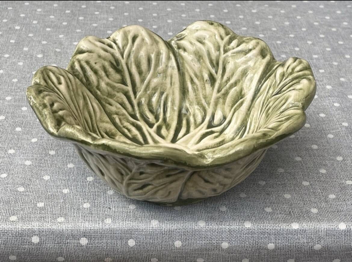 Set of 3 vintage ceramic salad bowls with cabbage leaves