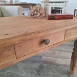 Farmhouse coffee table in solid wood, country style.