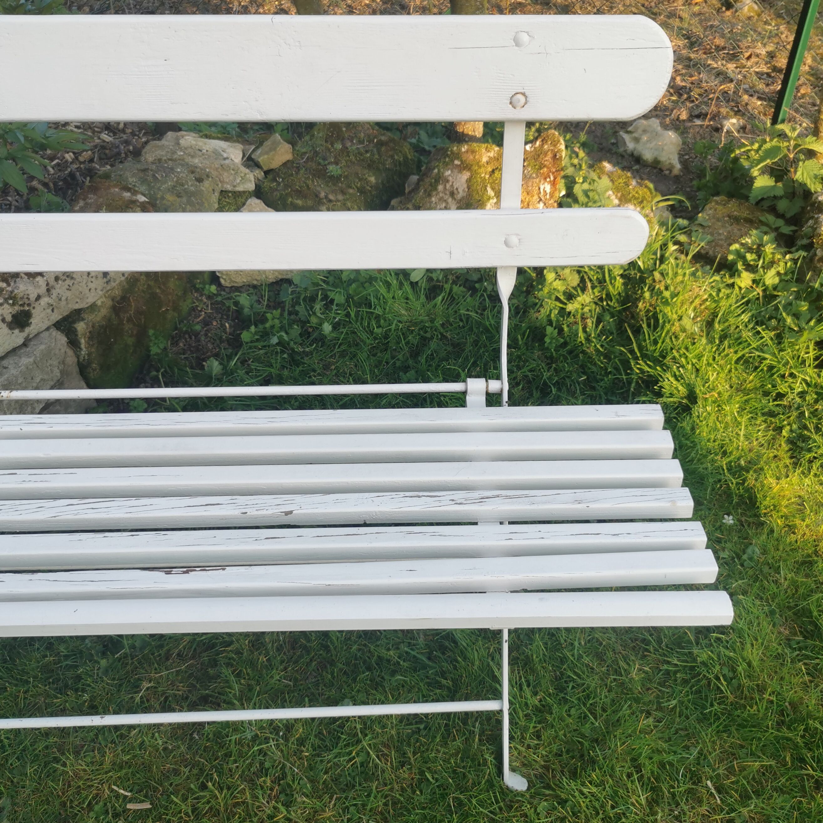 Folding garden bench
