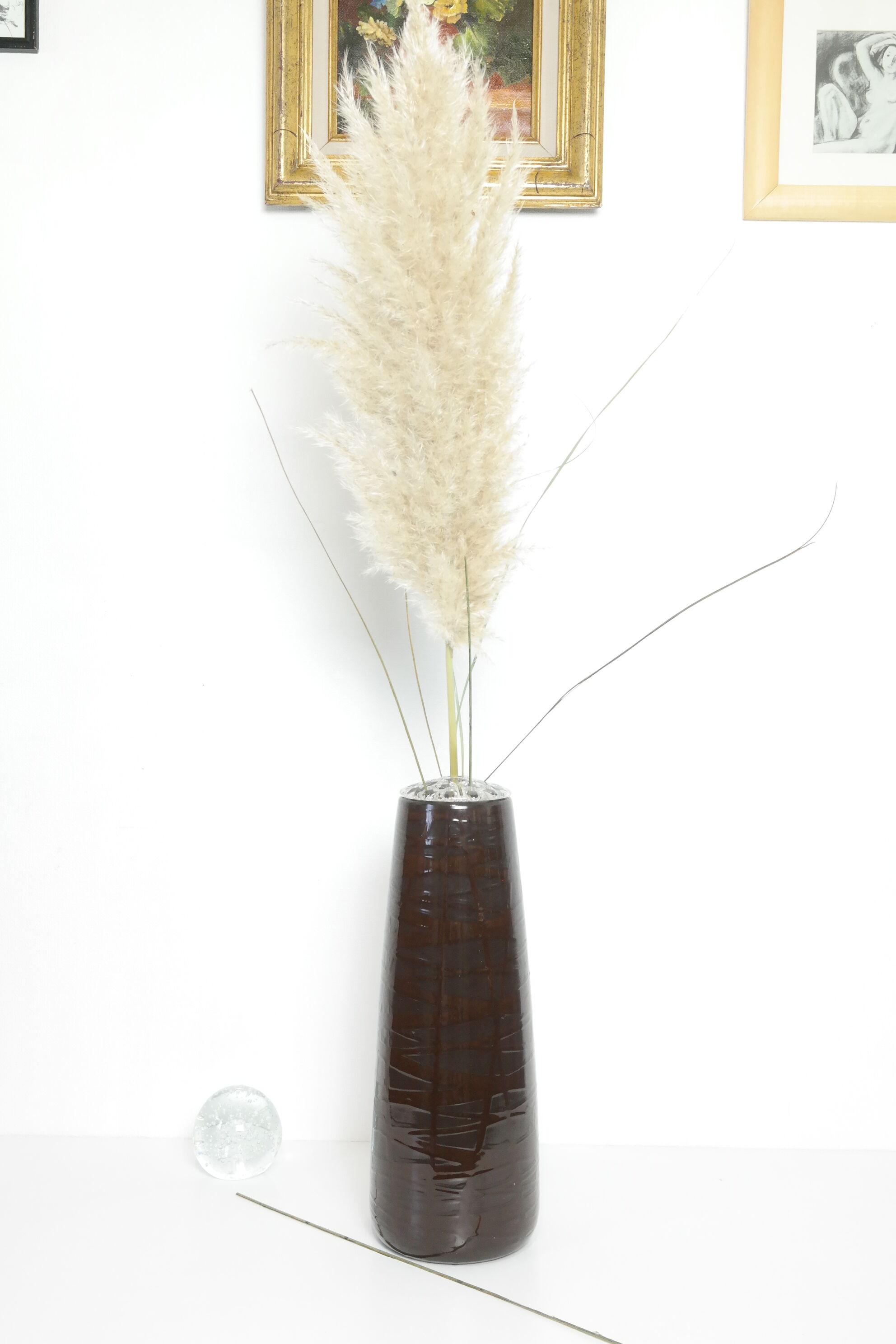 Vase ceramic flowers and brown glass