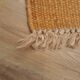 Tapis ethnique en fibres naturelles teint