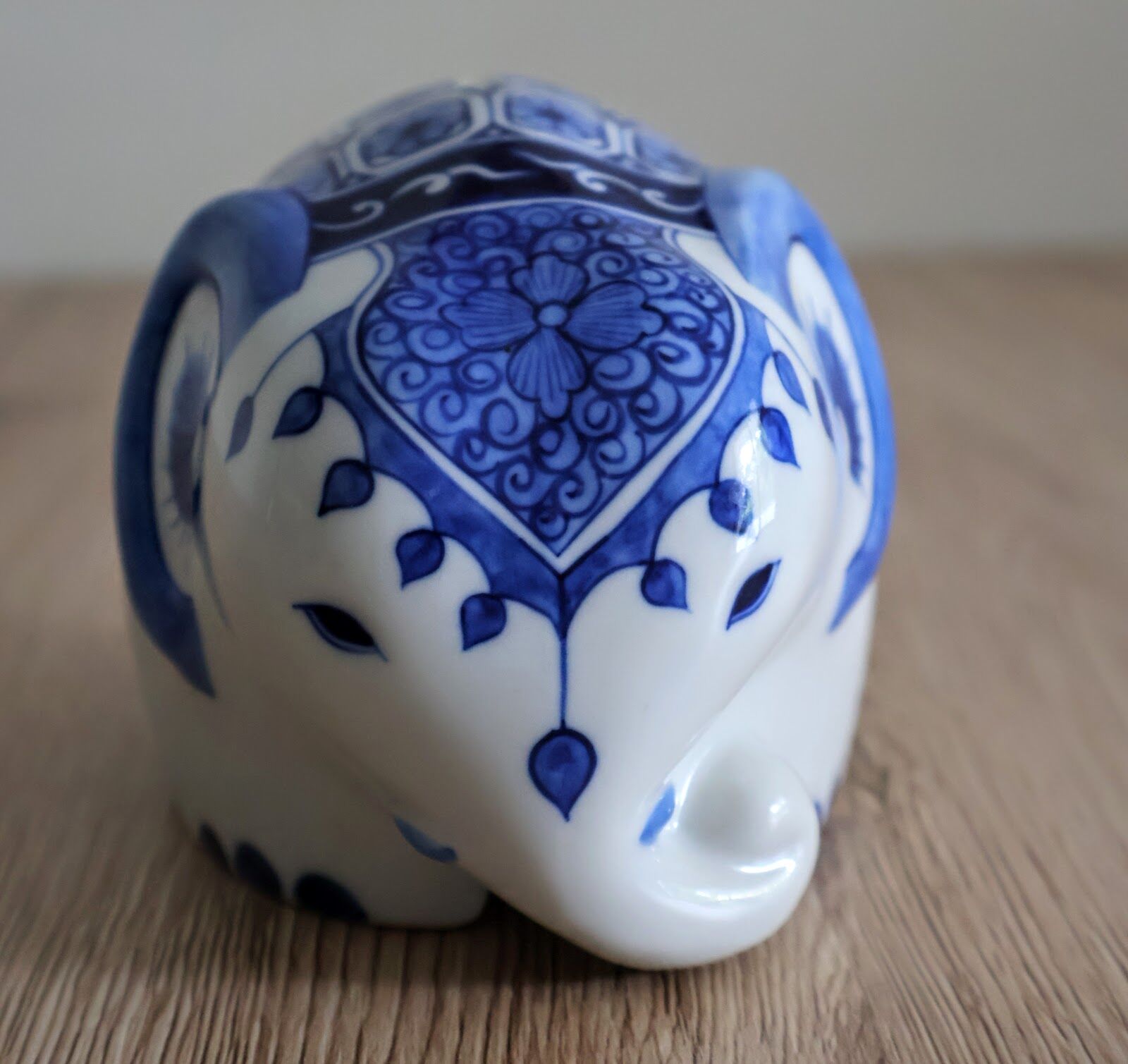 Elephant piggy bank to break in Thai ceramic