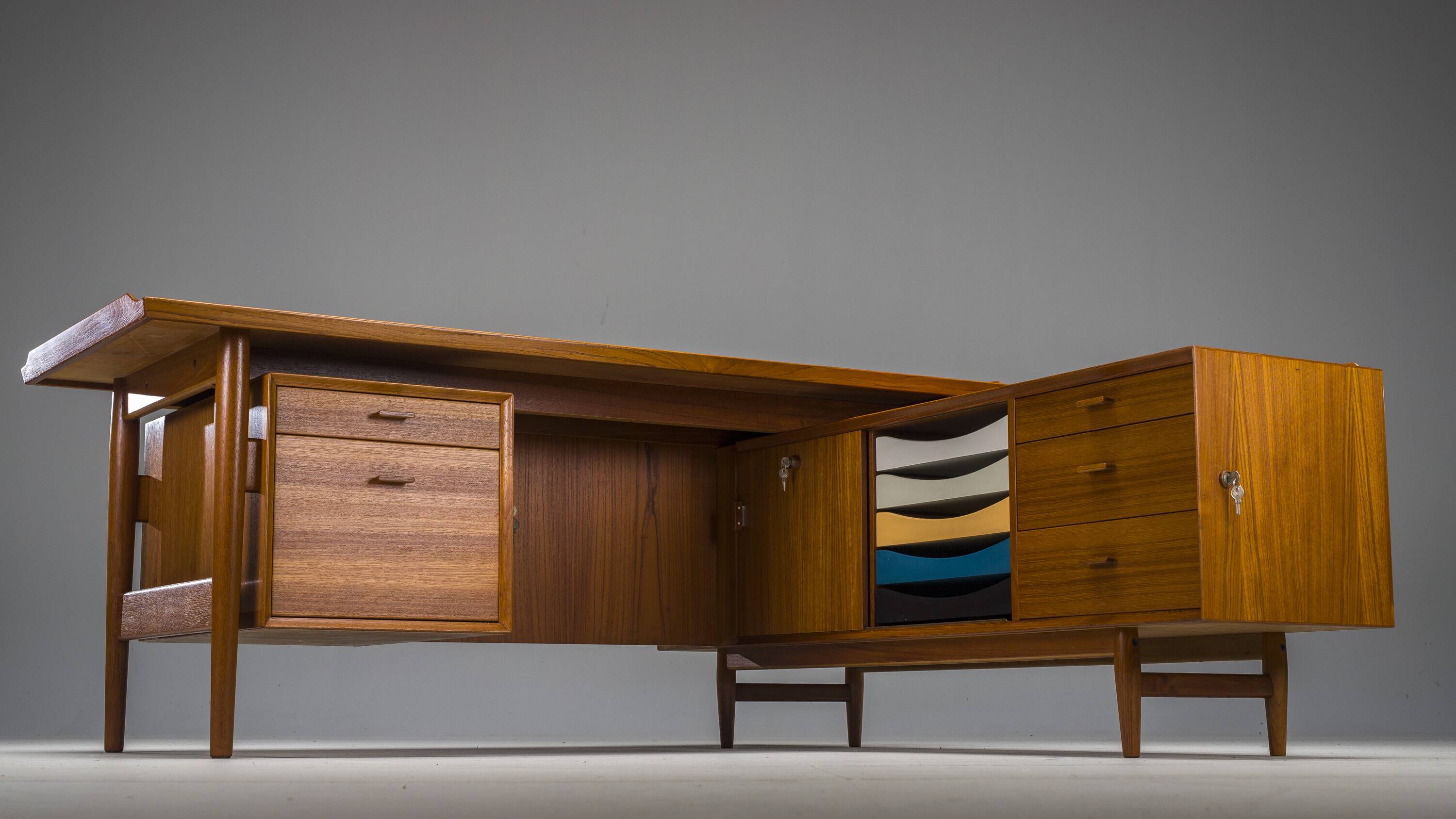 Executive Desk Model 209 in Teak by Arne Vodder for Sibast, 1955