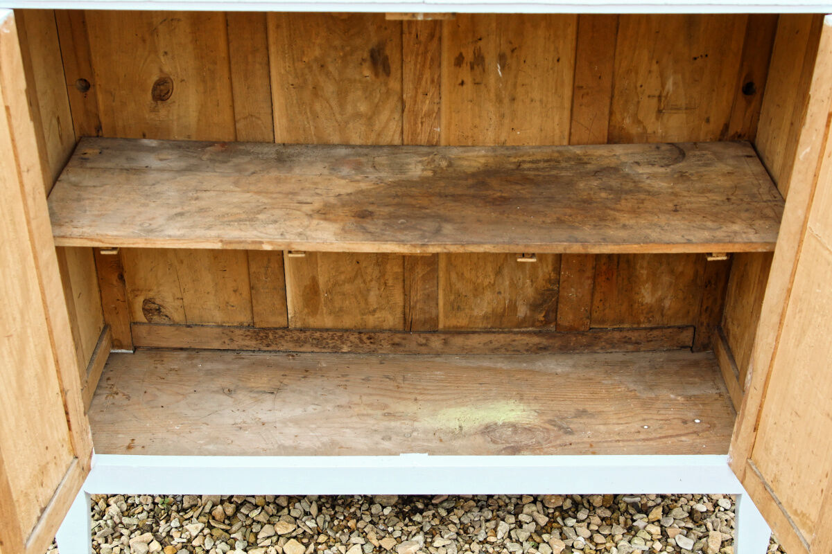 Blue Parisian buffet