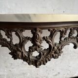 Console victorienne en demi-lune en métal brun avec plateau en marbre blanc veiné