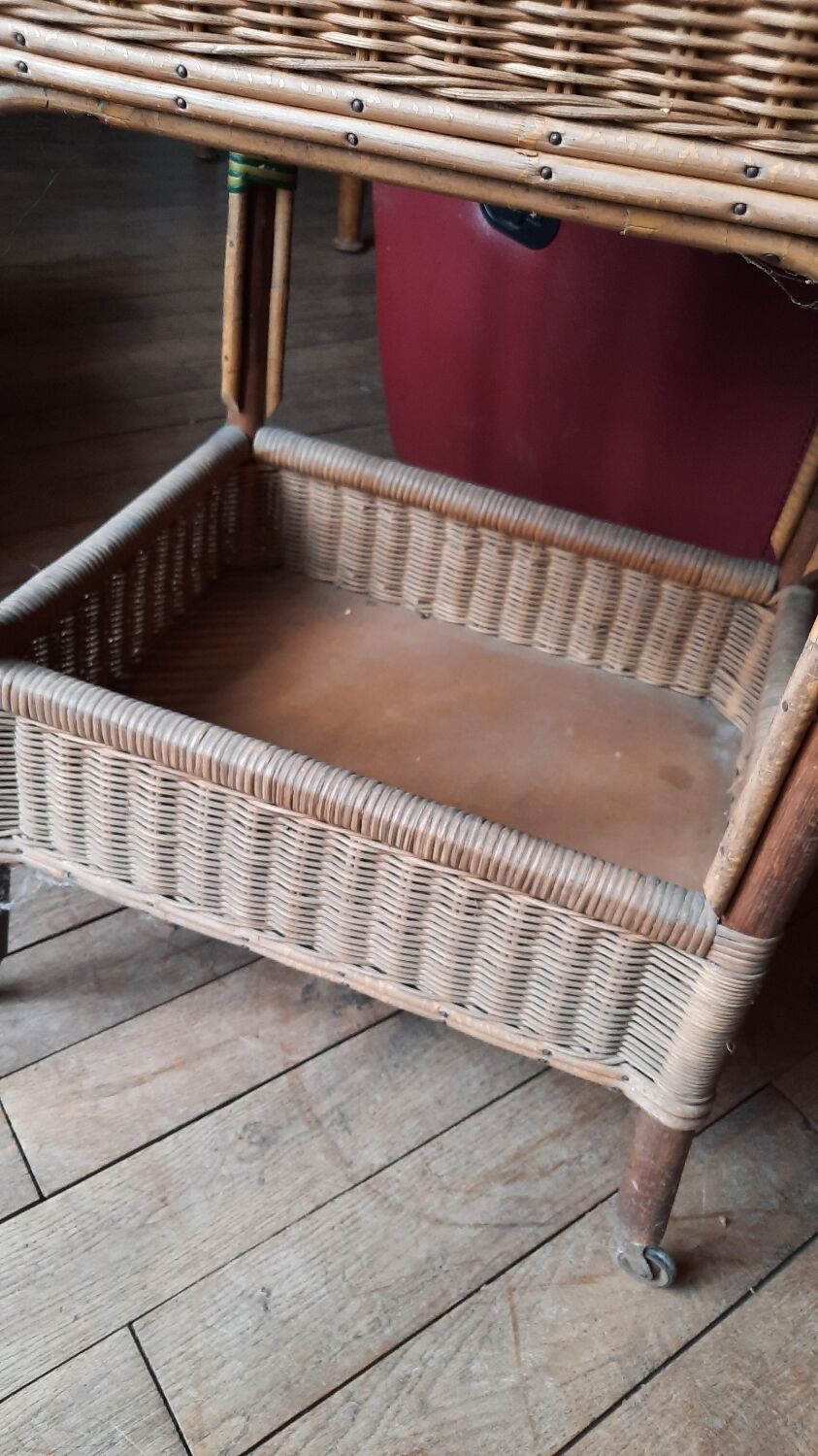 Rattan and bamboo worker