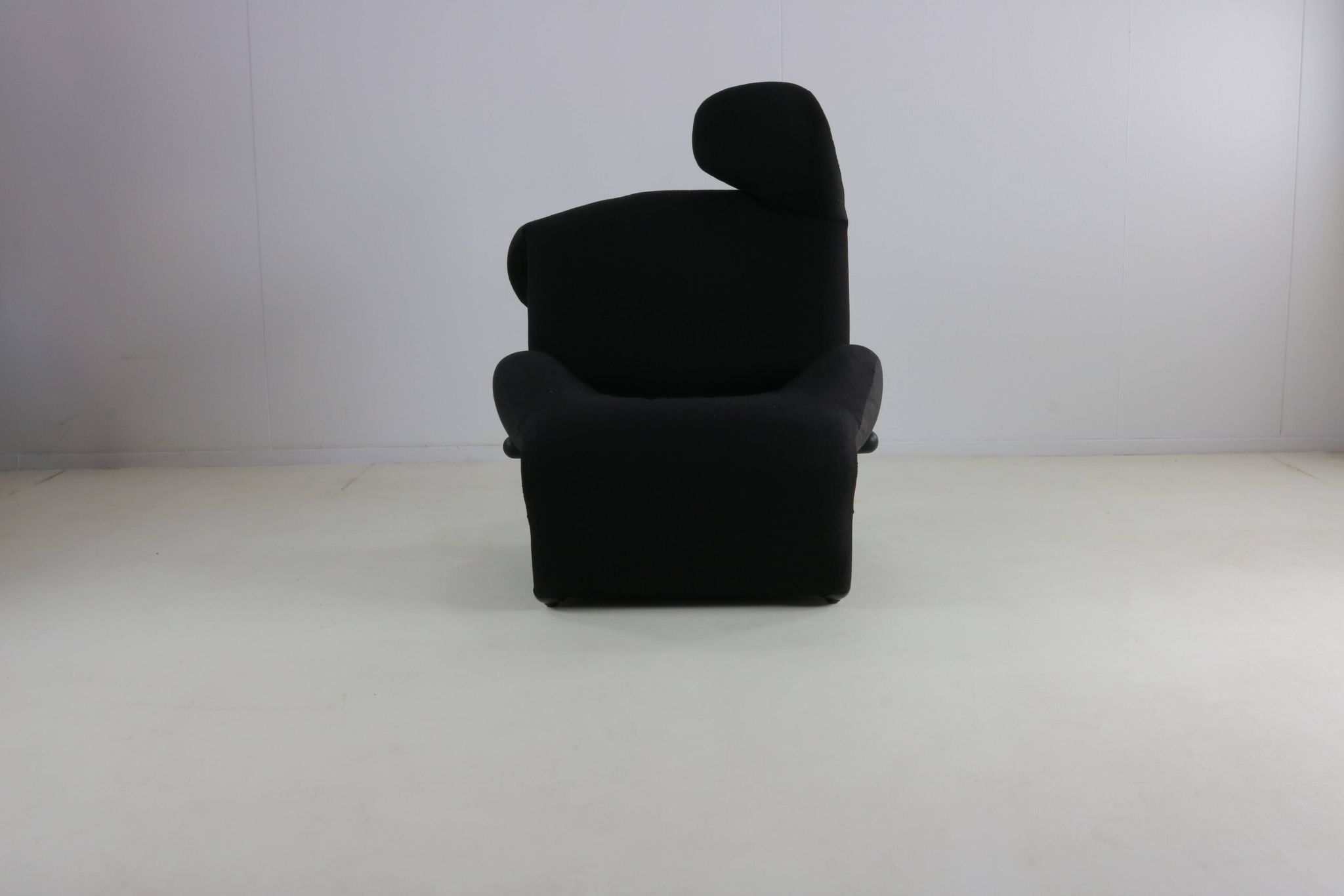 Eighties design easy chair / chaise-longue by Toshiyuki Kita for Cassina