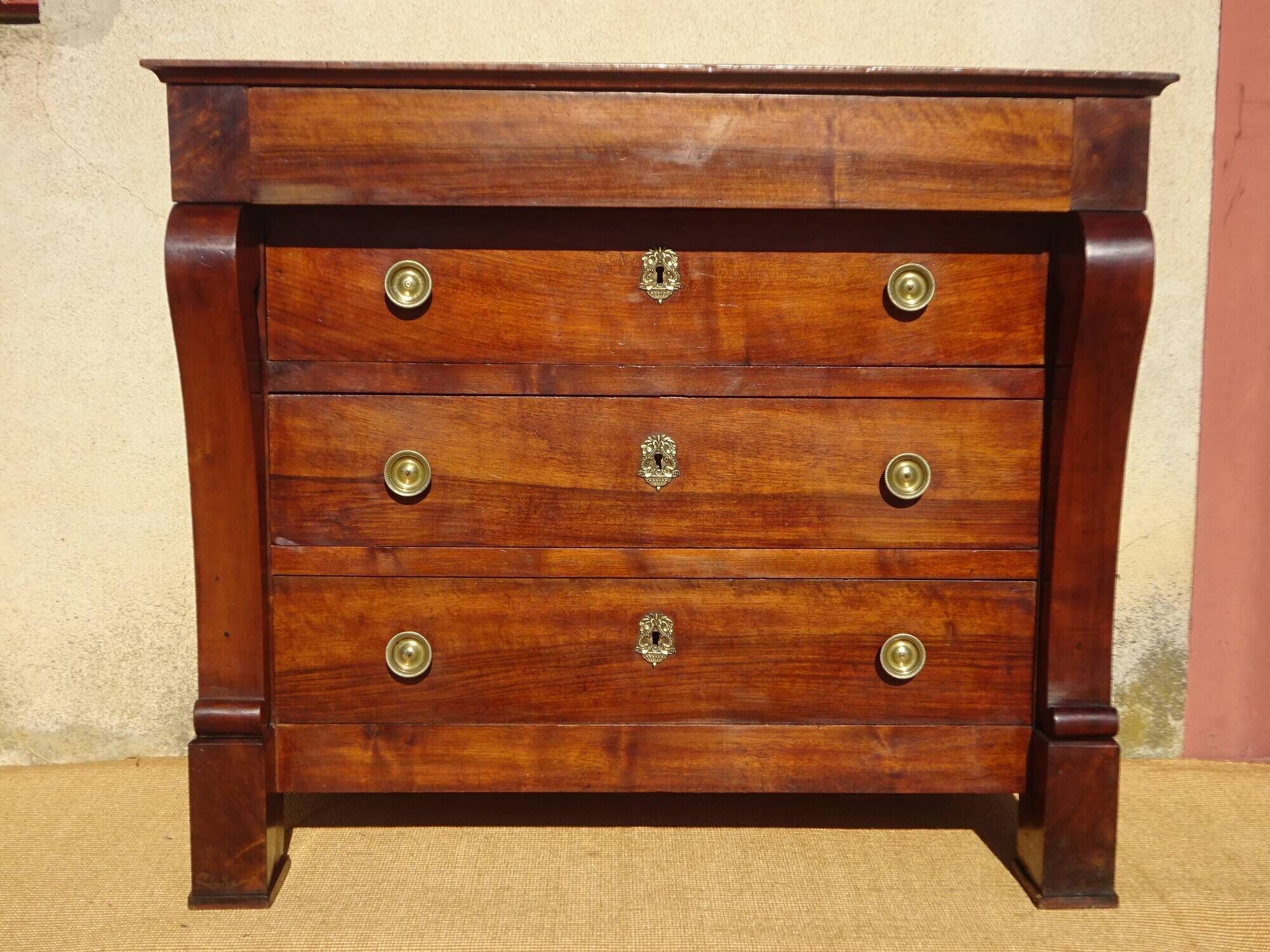 Antique chest of drawers with cross motifs, made entirely of solid walnut.
