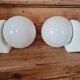 Paire d'applique en opaline blanche