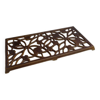 Rectangular cast iron trivet