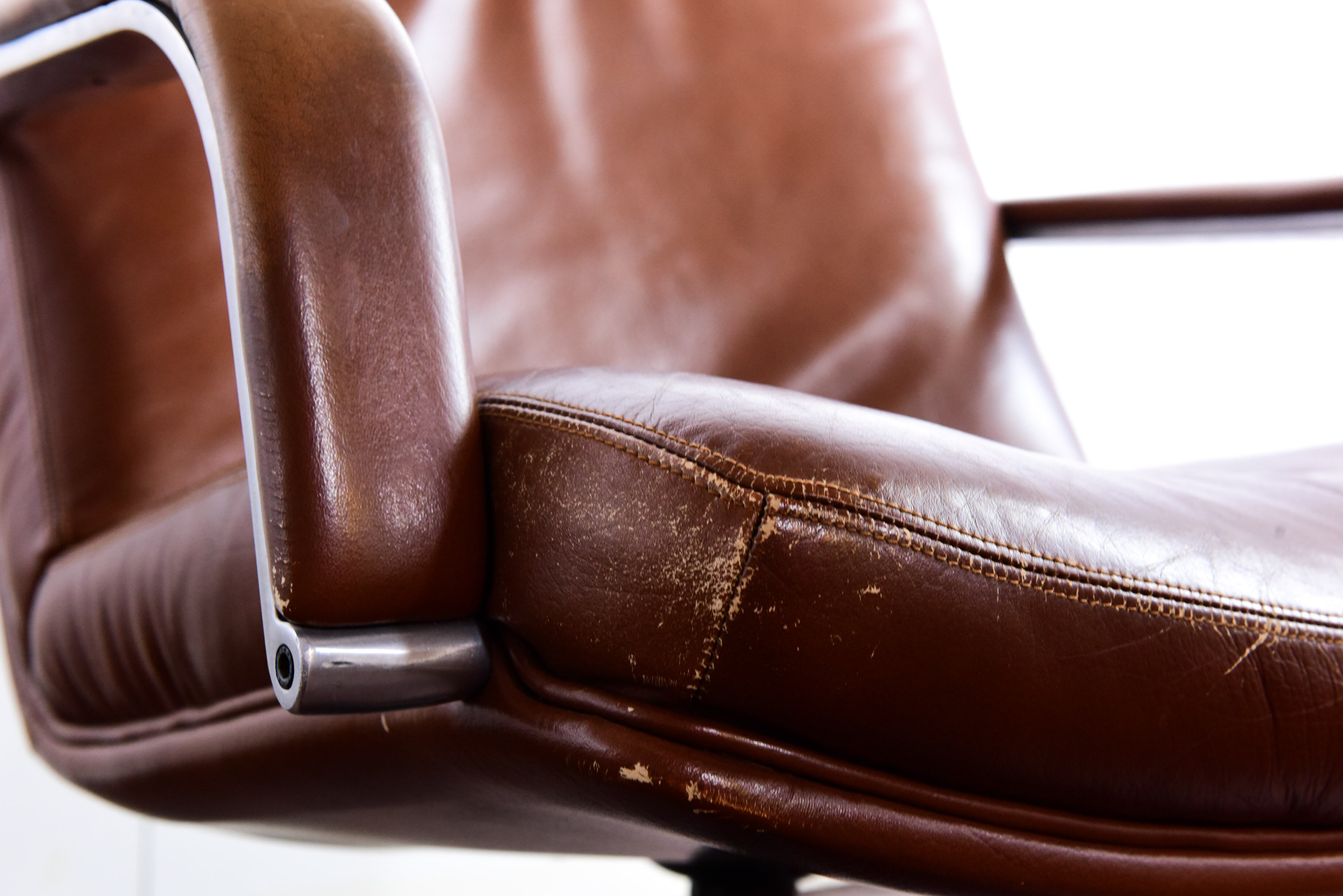 384 boardroom swivel chairs by Harcourt for Artifort