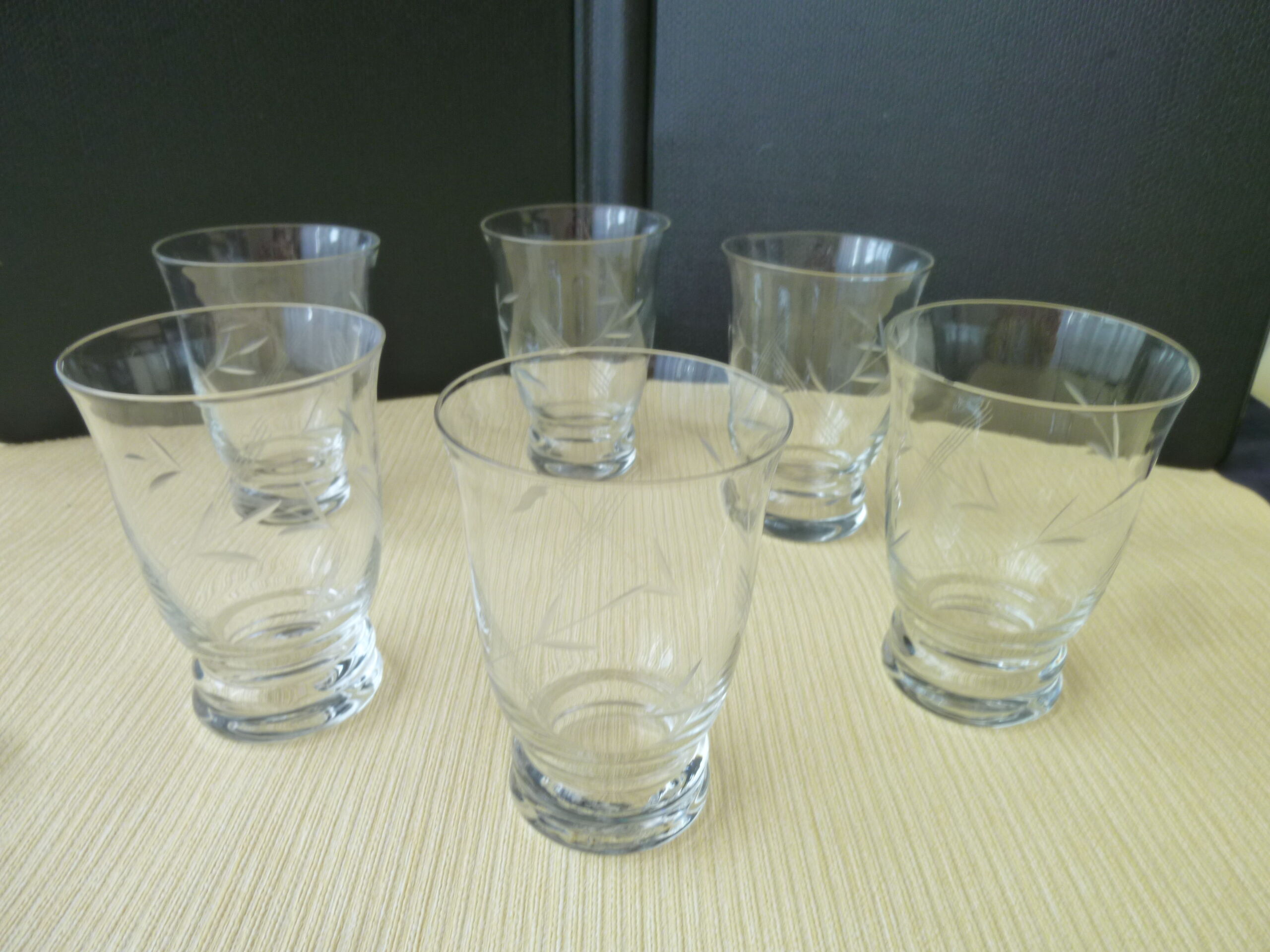 Set of 6 table glasses shaped vintage cup in engraved glass