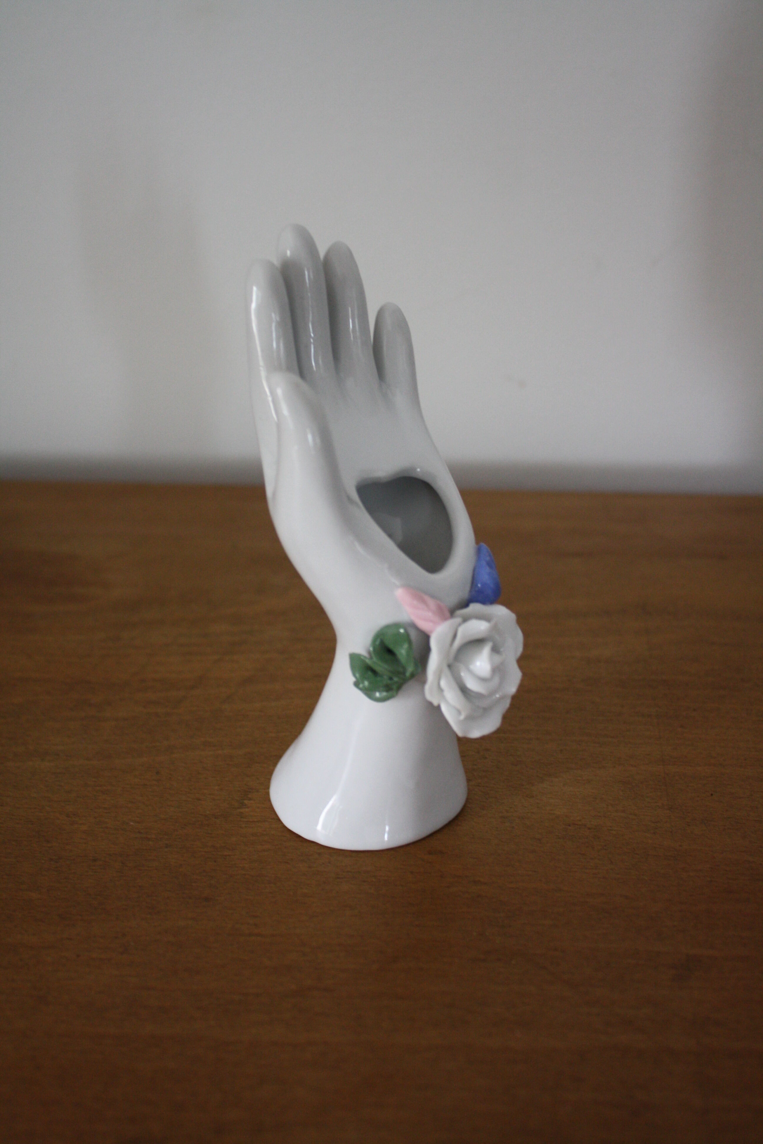 Hand-made vintage ceramic baguier