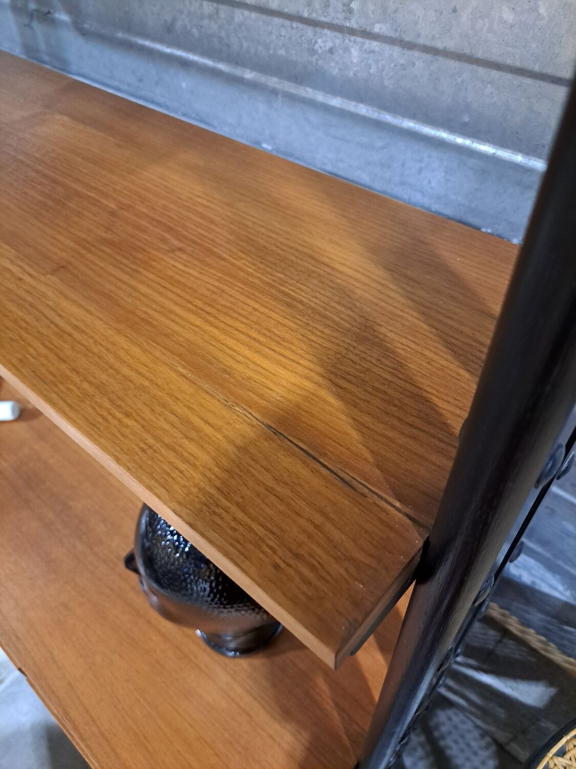 Armoire design en teck Musterring avec pieds noirs