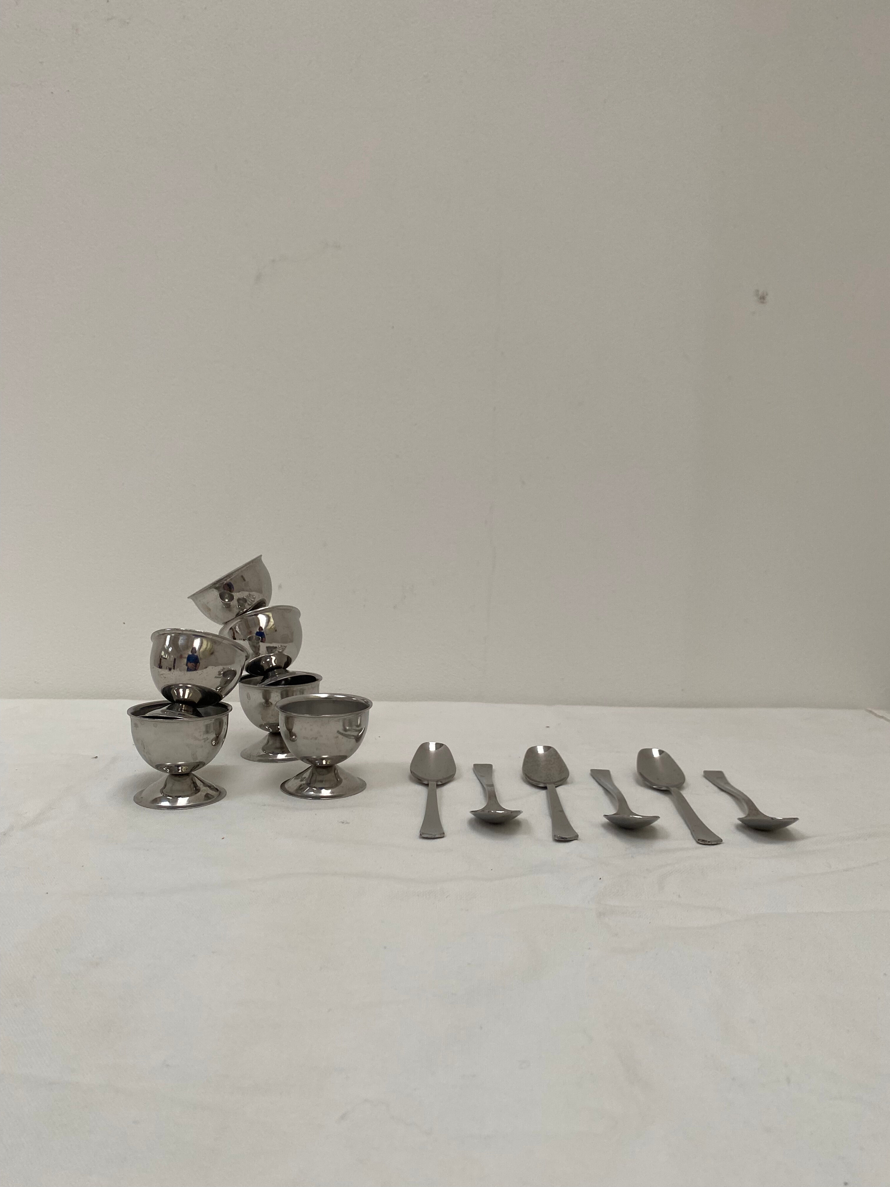 Egg cups and teaspoons x6 in silver metal Guy Degrenne