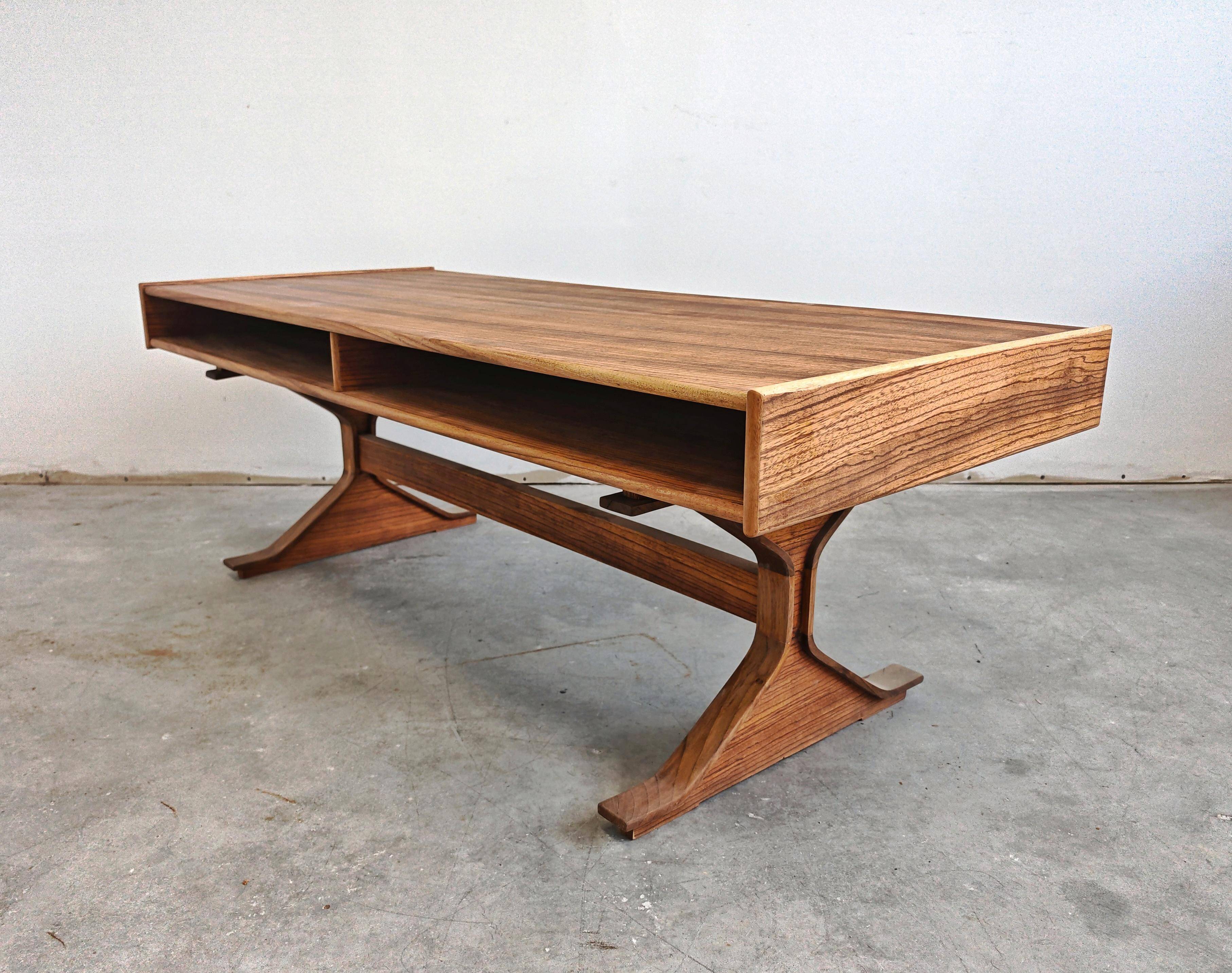 Table basse Mid Century Modern Gianfranco Frattini bois de Zebrano