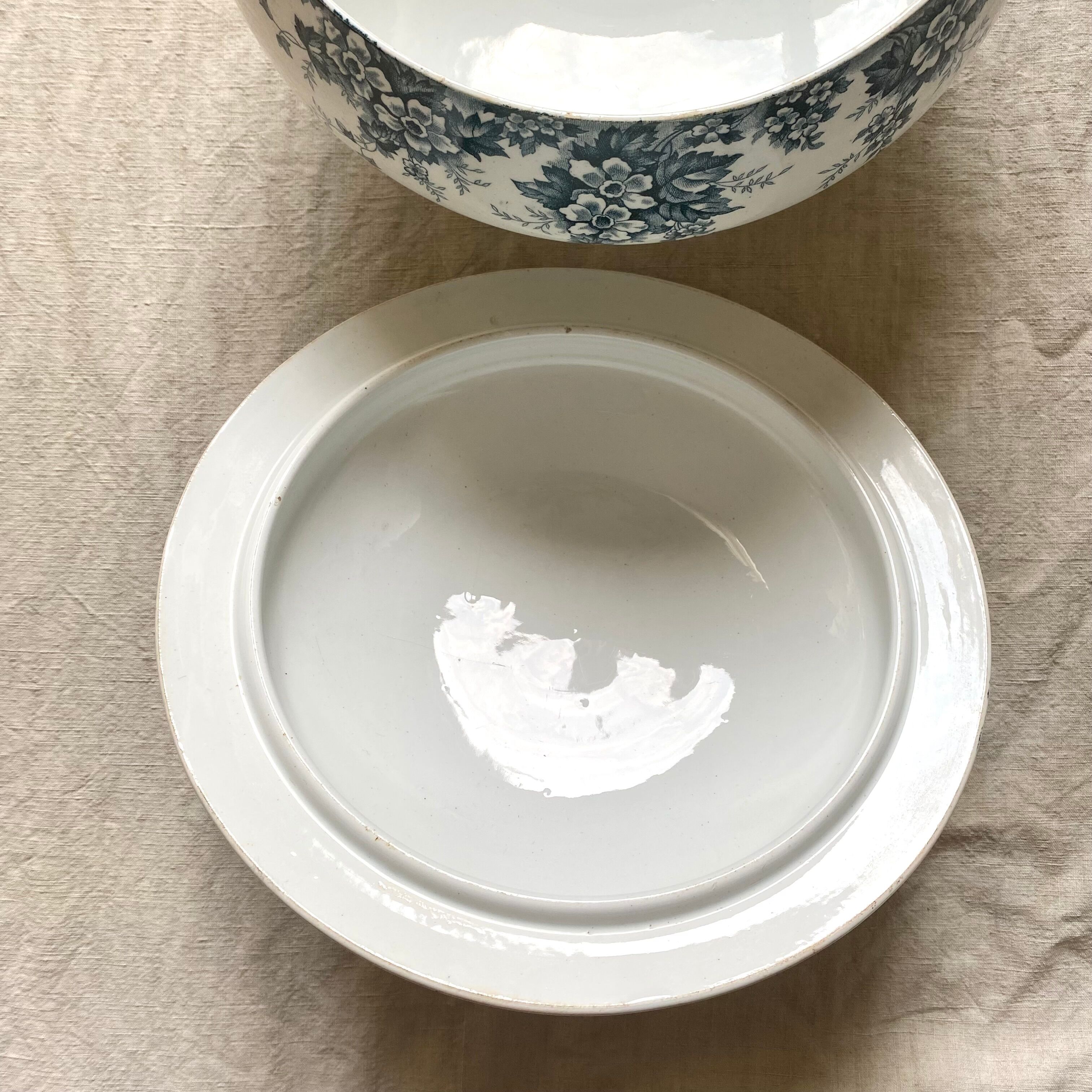 Old soup tureen Saint Amand 1920