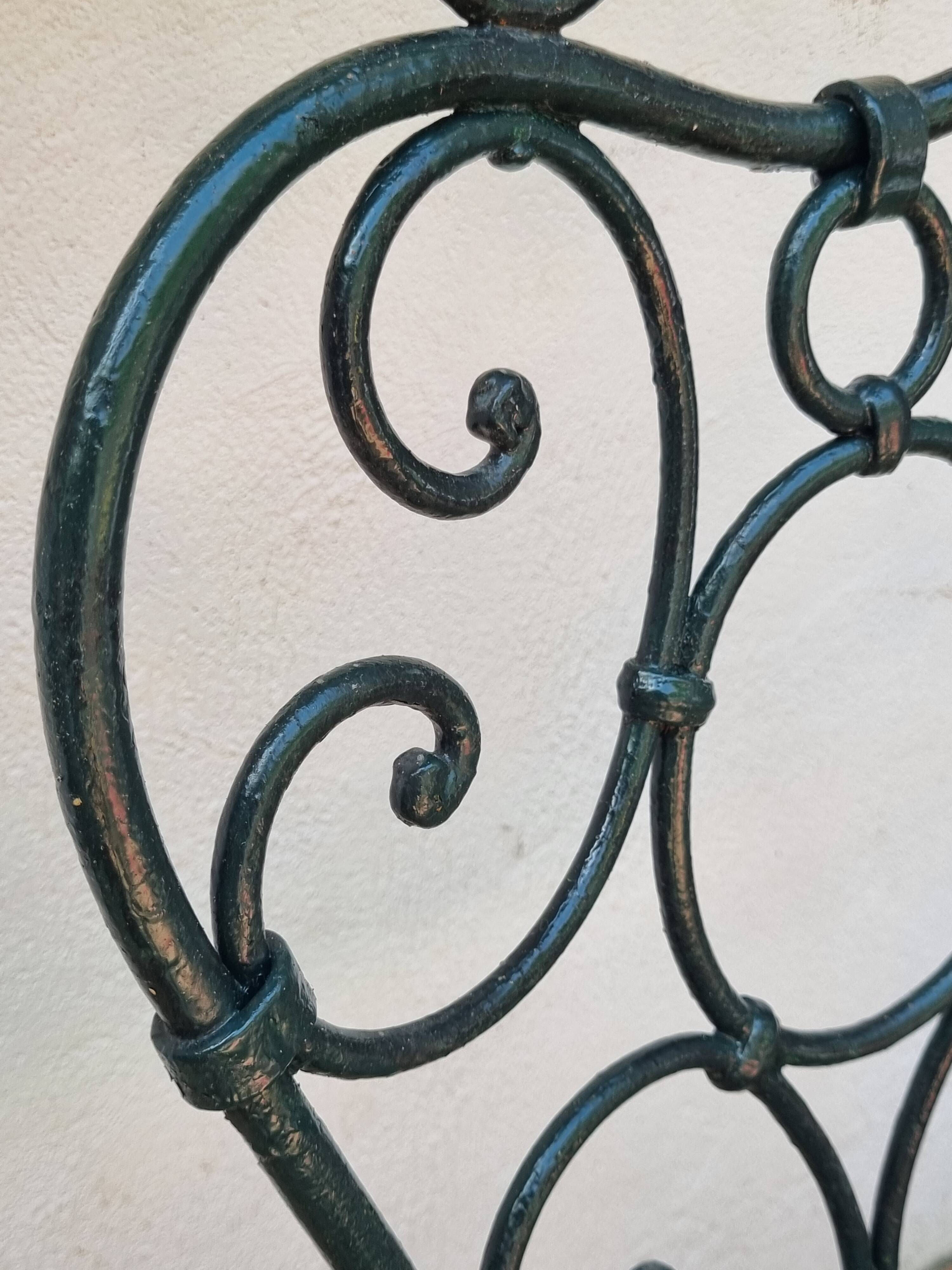 Set of 4 antique garden chairs in wrought iron from 1900.