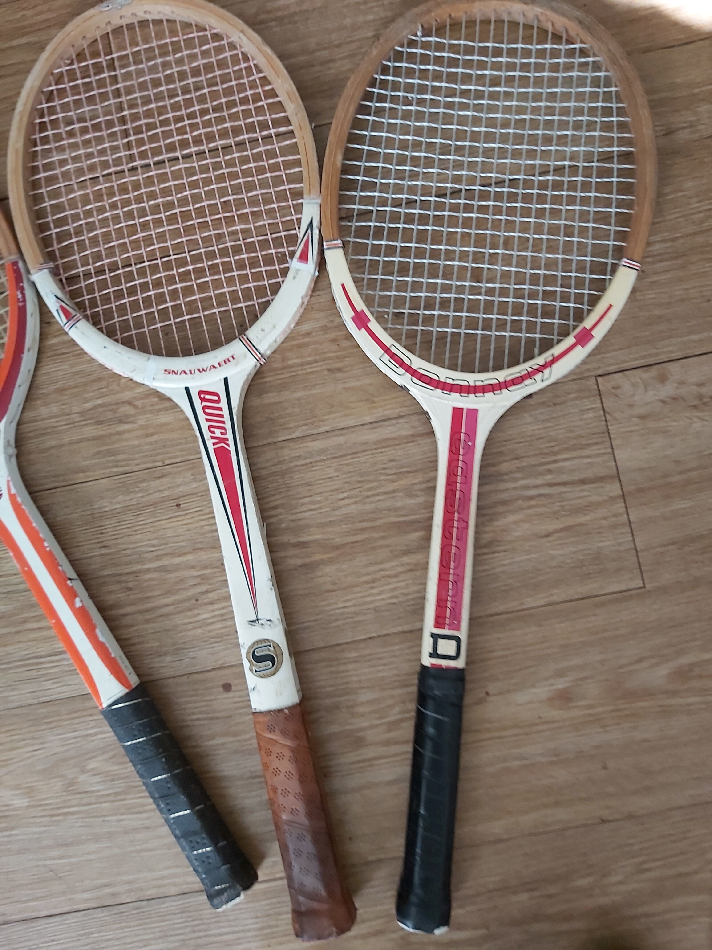 Series of 3 vintage tennis rackets