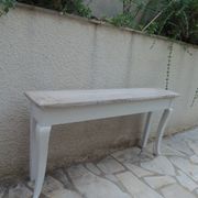 Console with a cotton grey patinated base, top in bleached walnut.