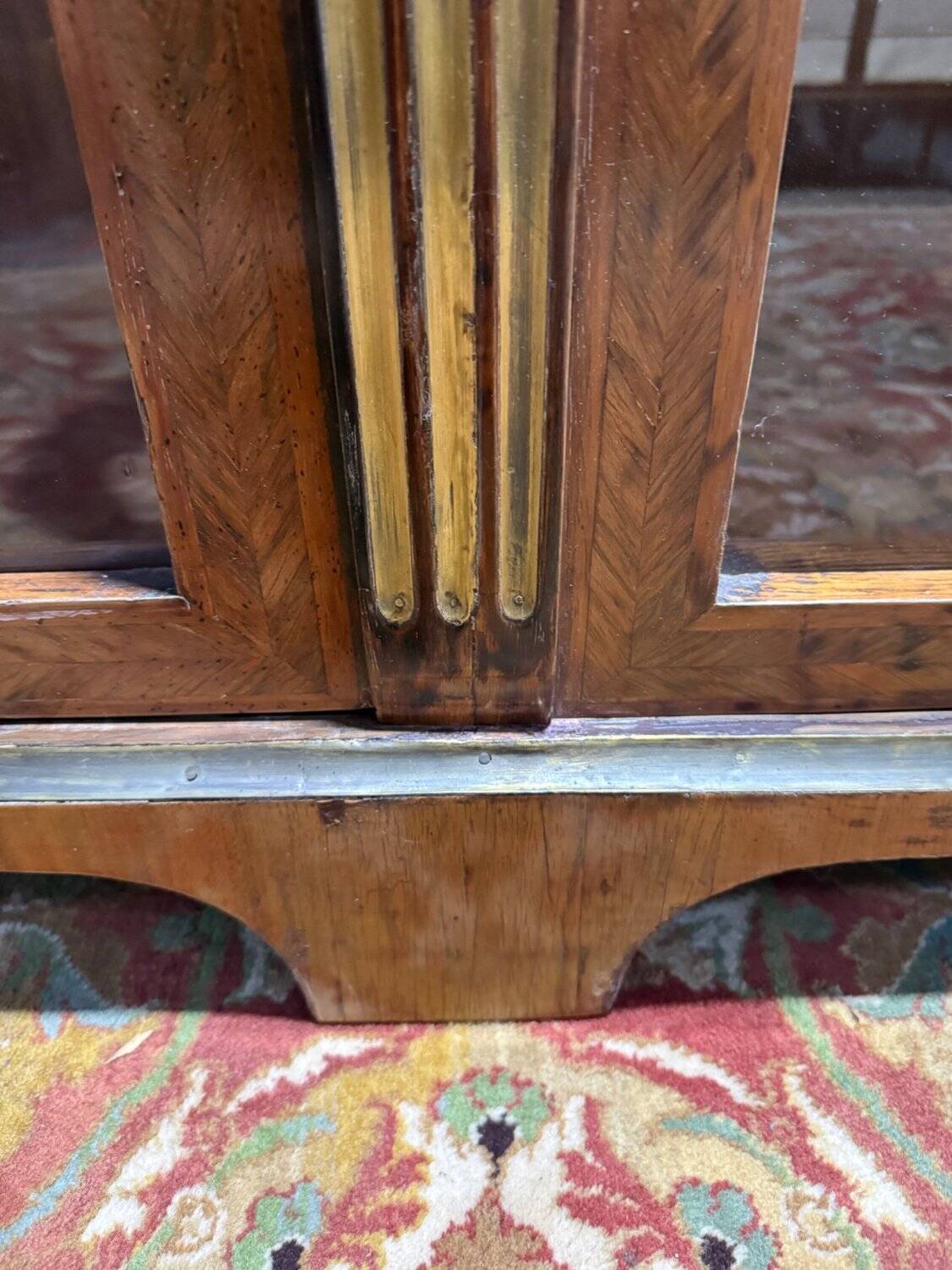 Display cabinet with two doors – Louis XVI period – Pine, marquetry and