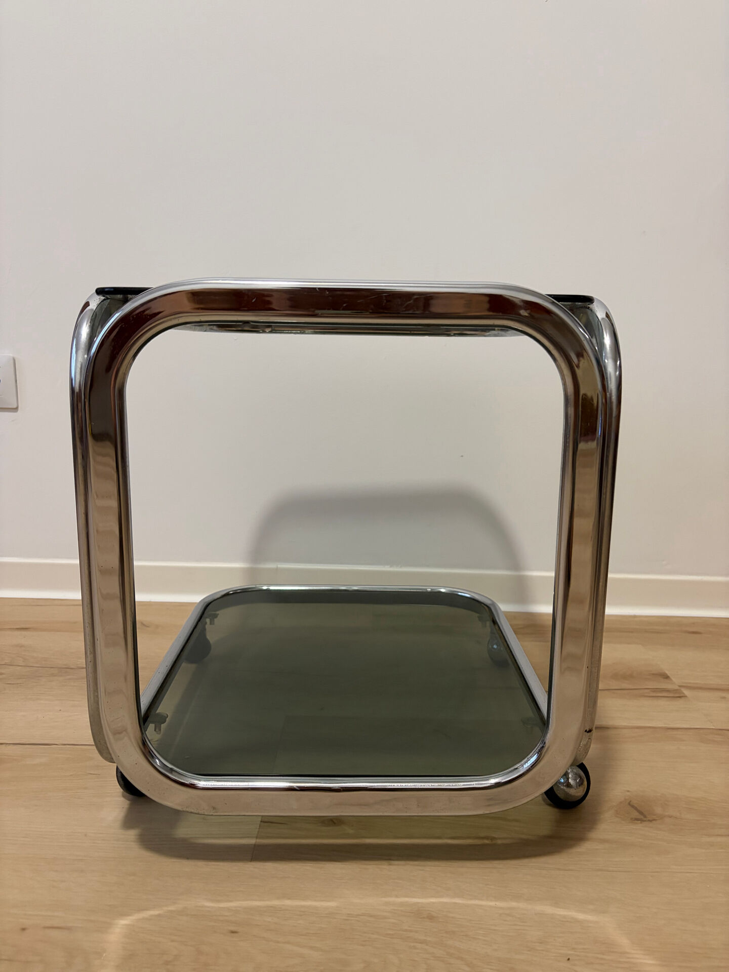 Chrome/glass smoke design Space Age dessert table