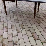 Extendable oak table
