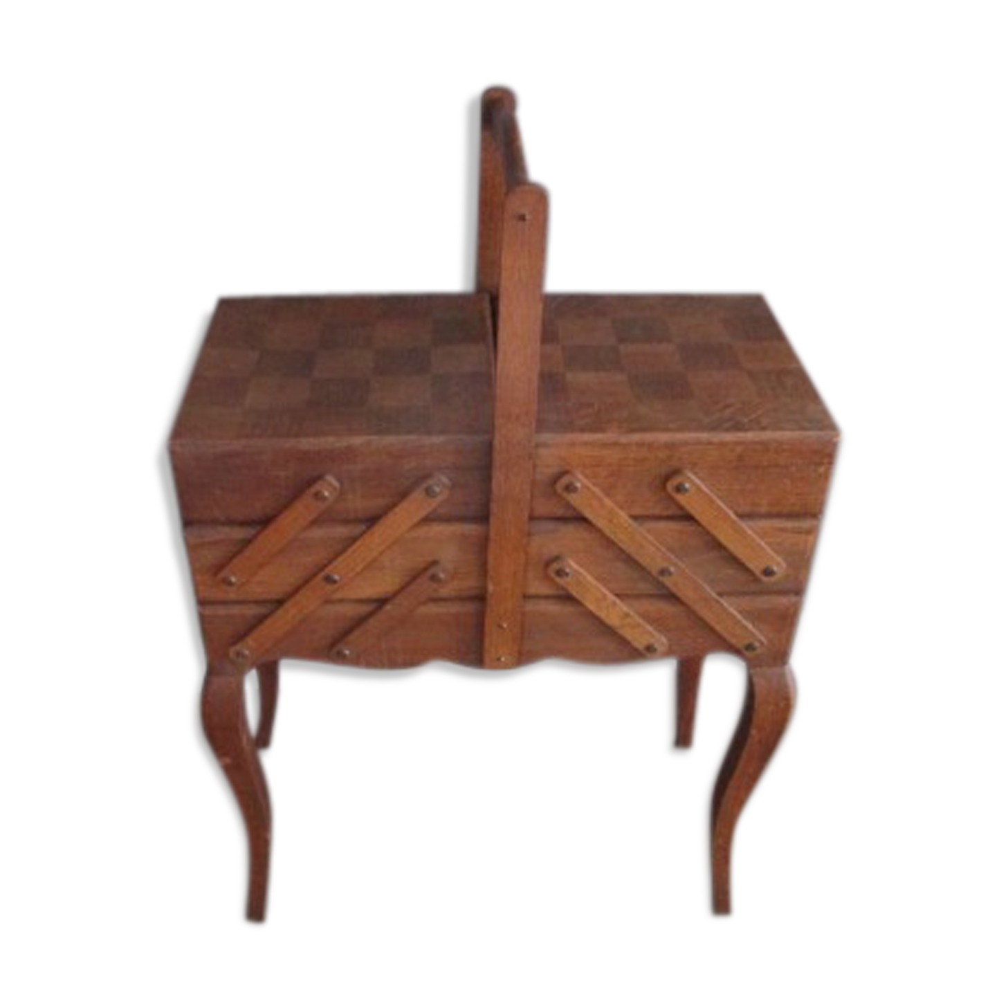 Travailleuse sur pied ancienne en bois