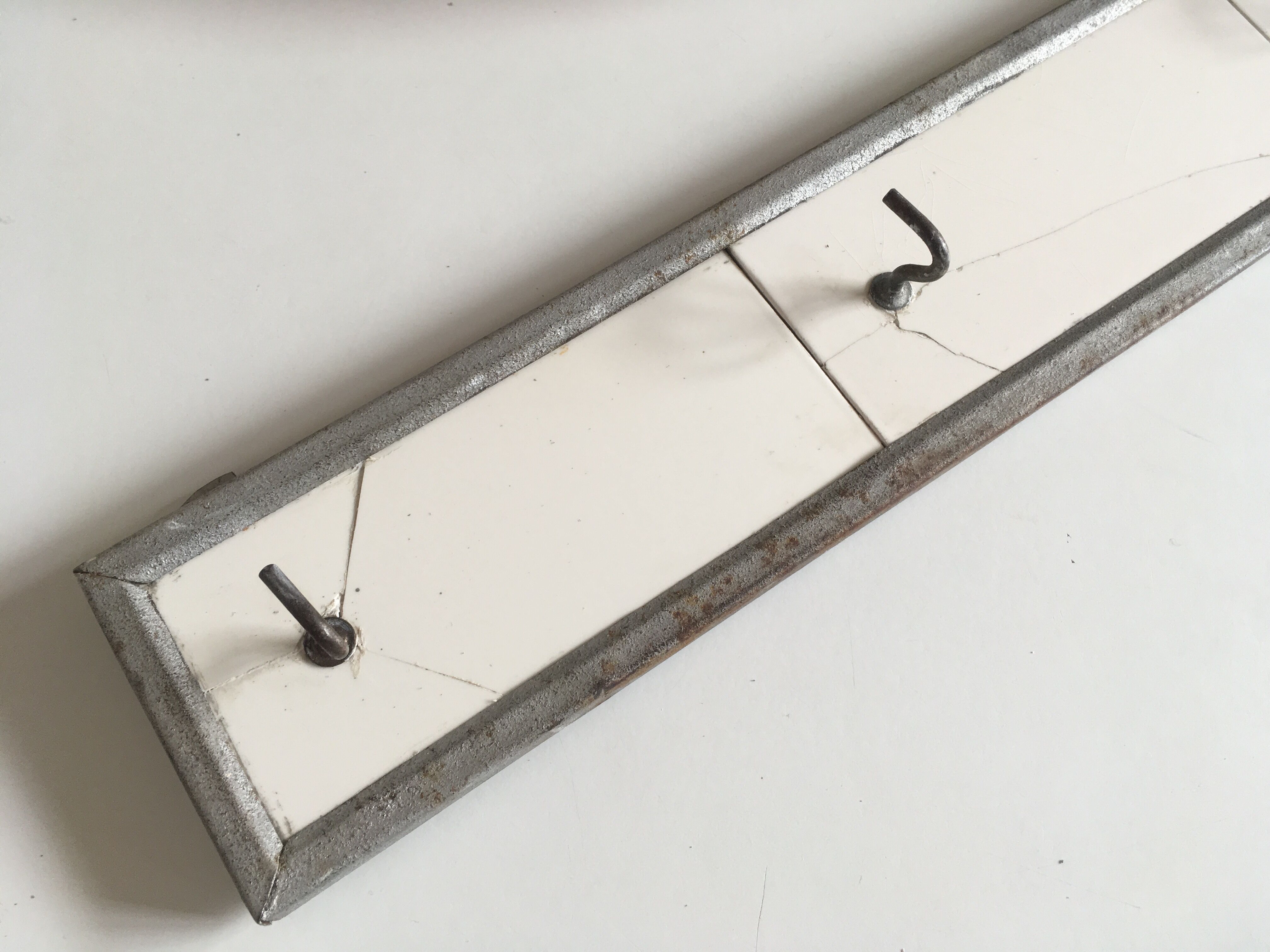 Patère USA hangs ceramic towel Amish 1930