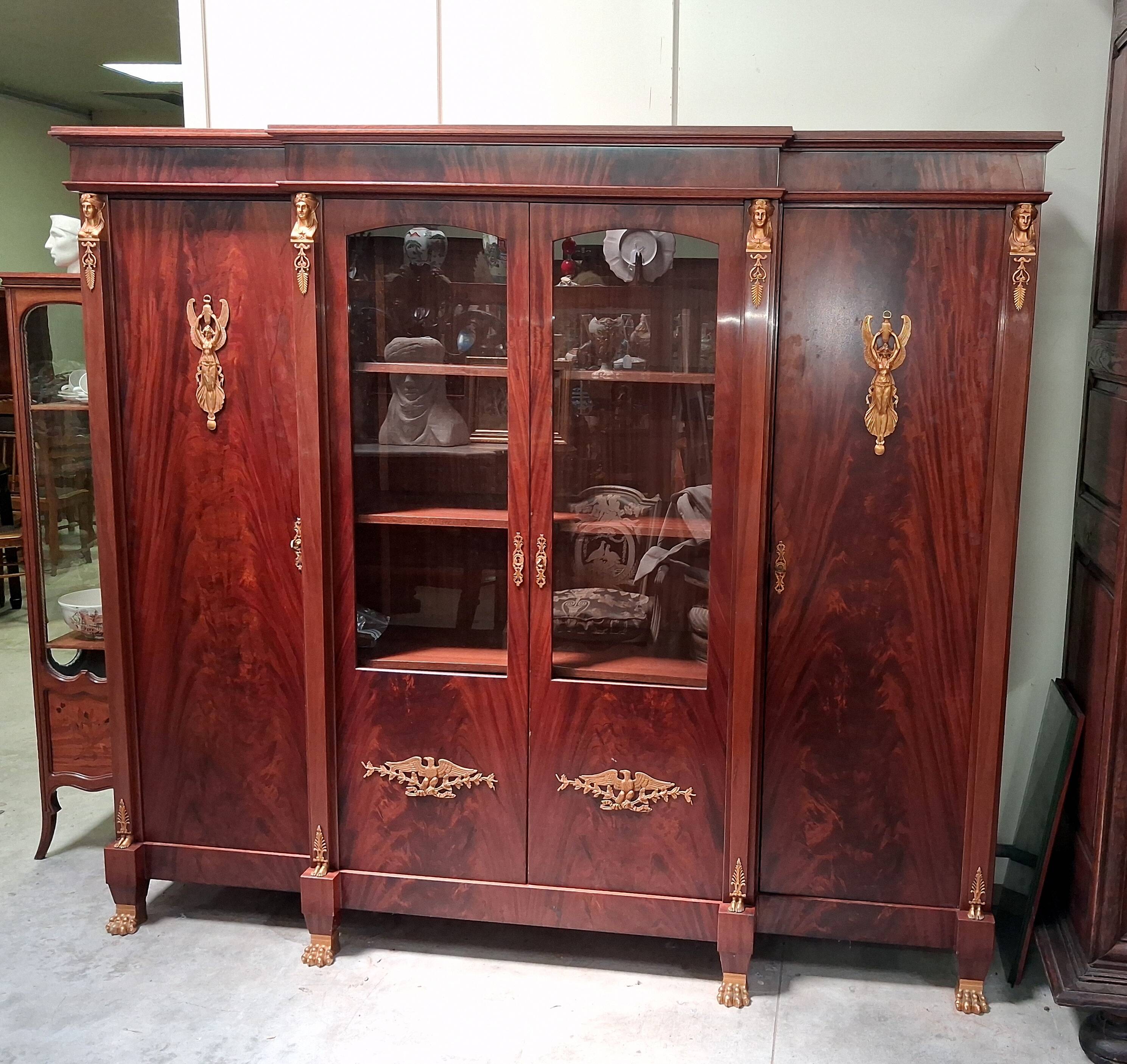 Empire-style library in flame mahogany – Gilded bronzes –