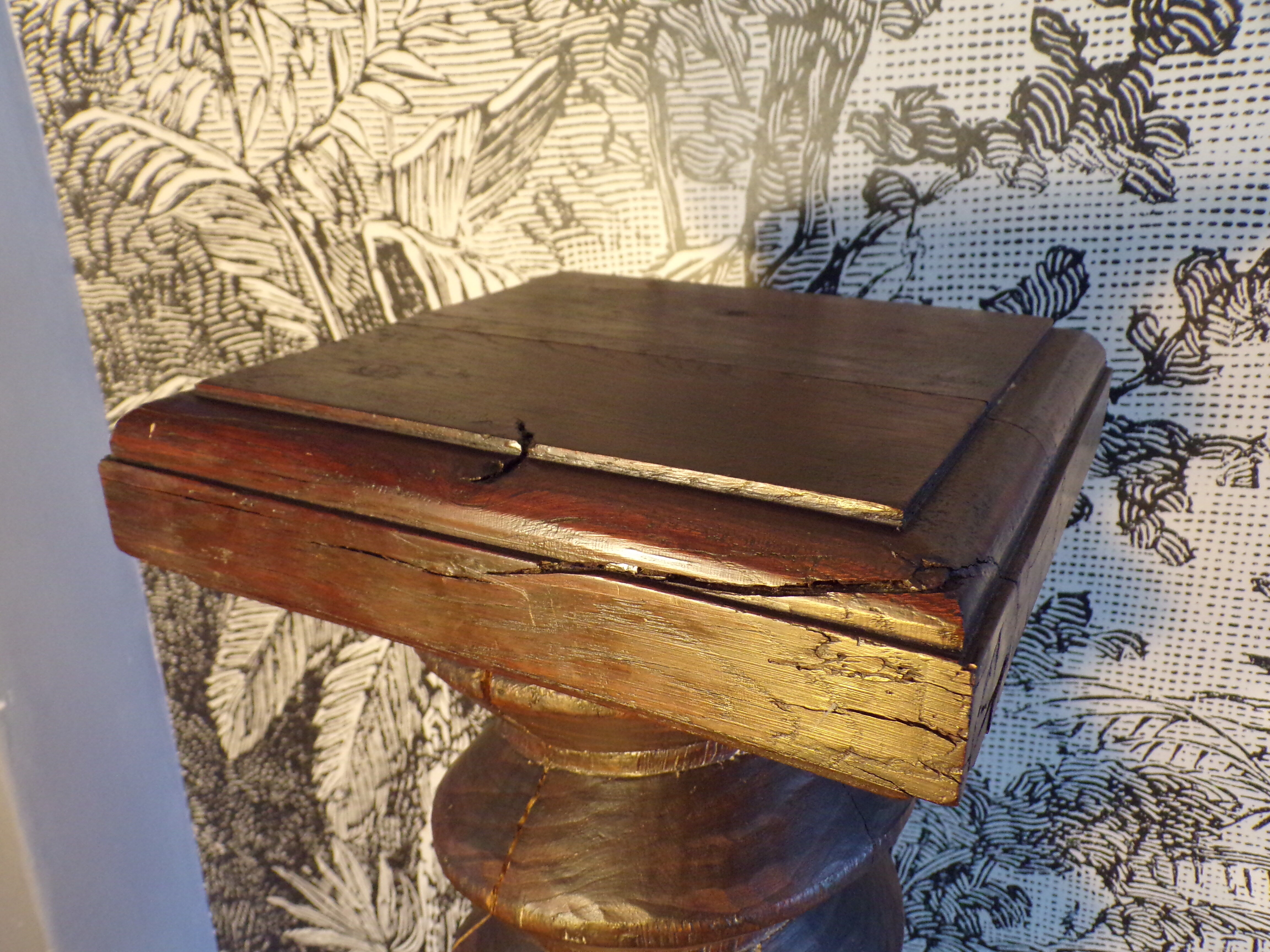 Old carved wooden presentation column h=150 cm