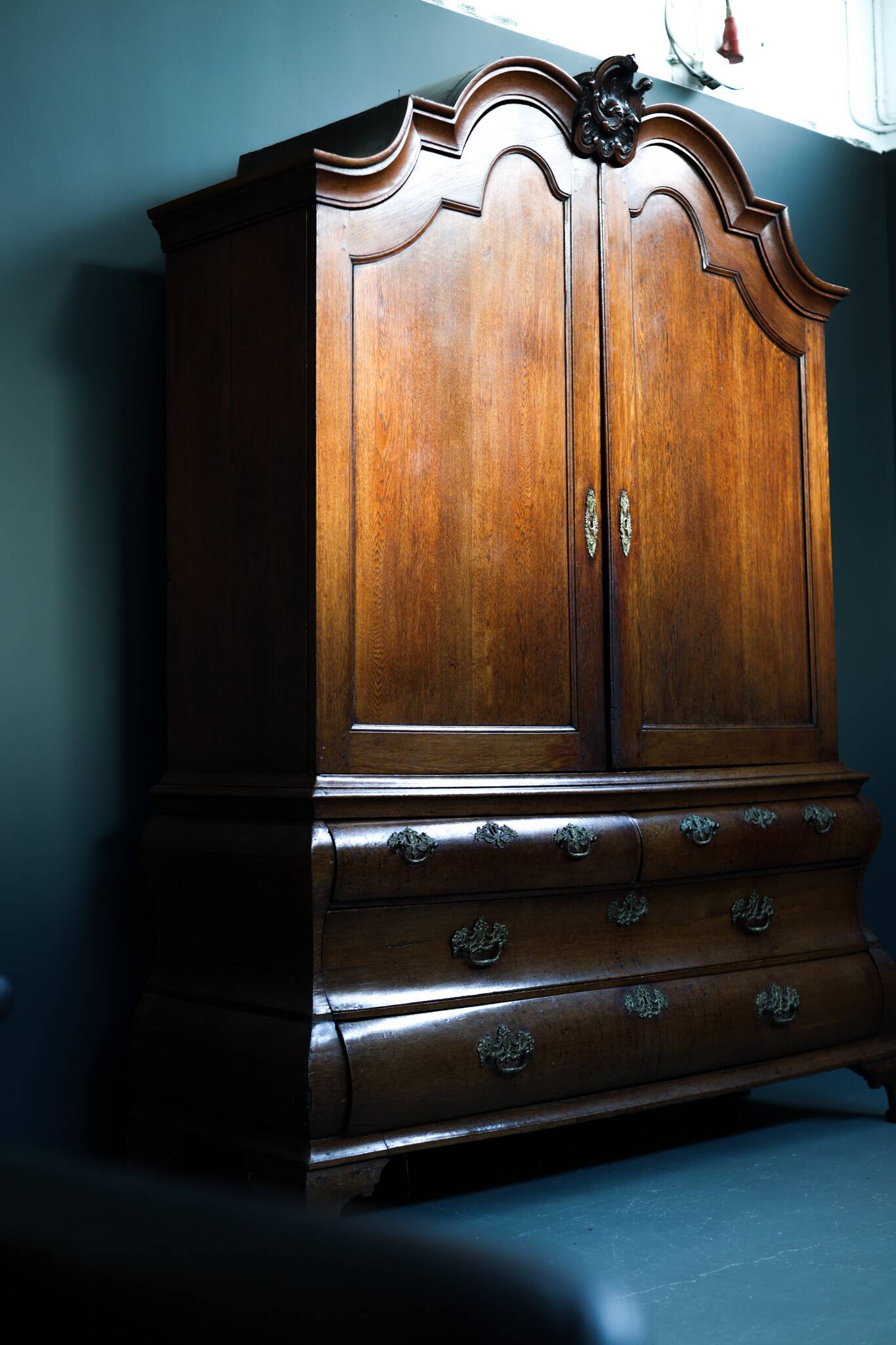 Bombe armoire hollandaise xviiie siècle