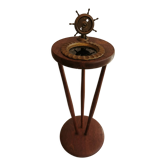 Cendrier maritime plus ancien sur base en bois.