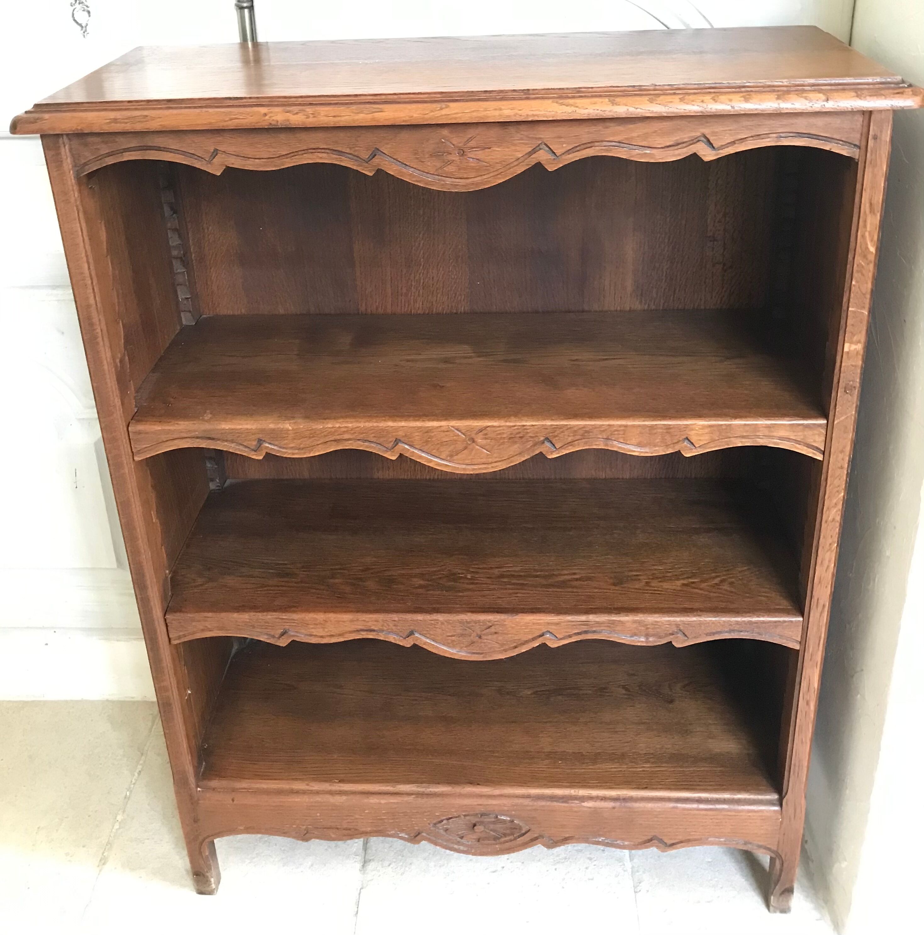 Vintage oak bibus
