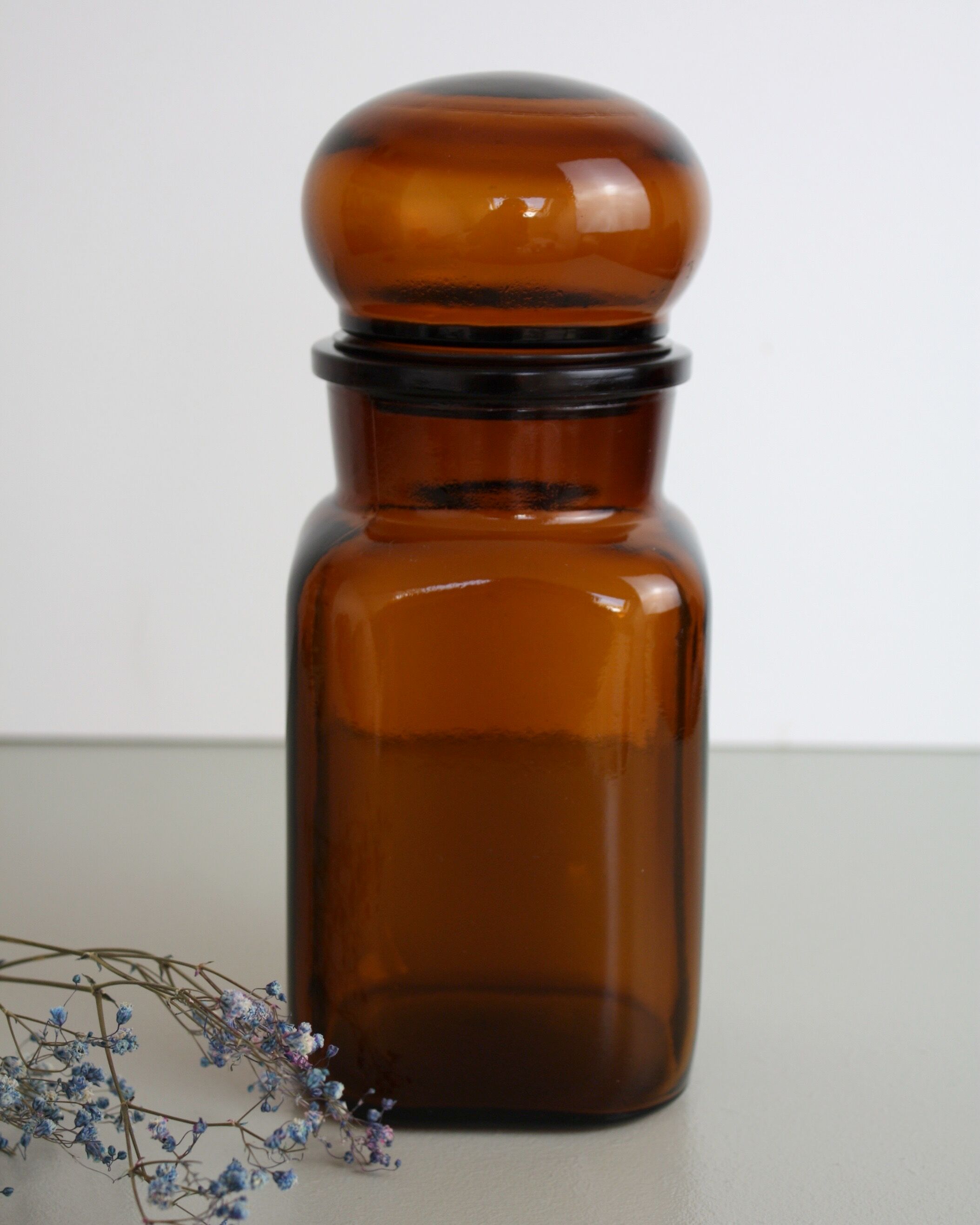 Amber apothecary pot