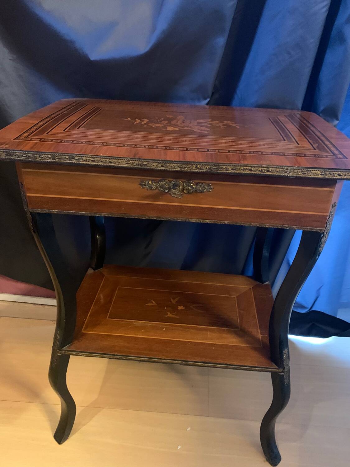 Occasional table marquetry