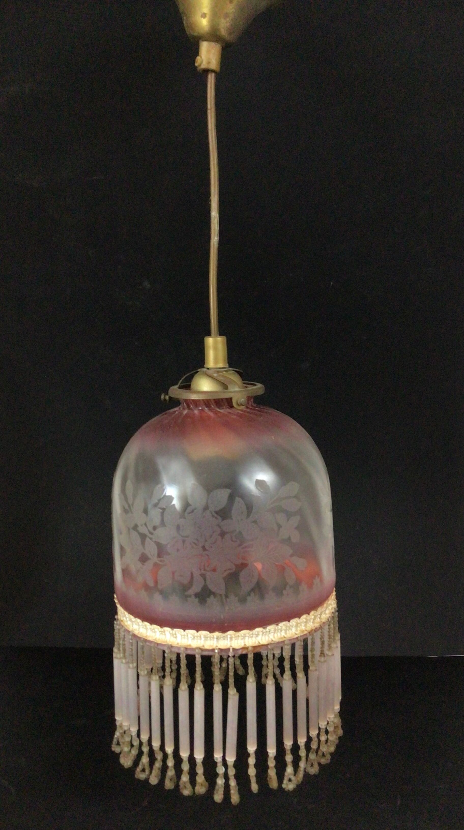 Suspension Art deco en verre et perles