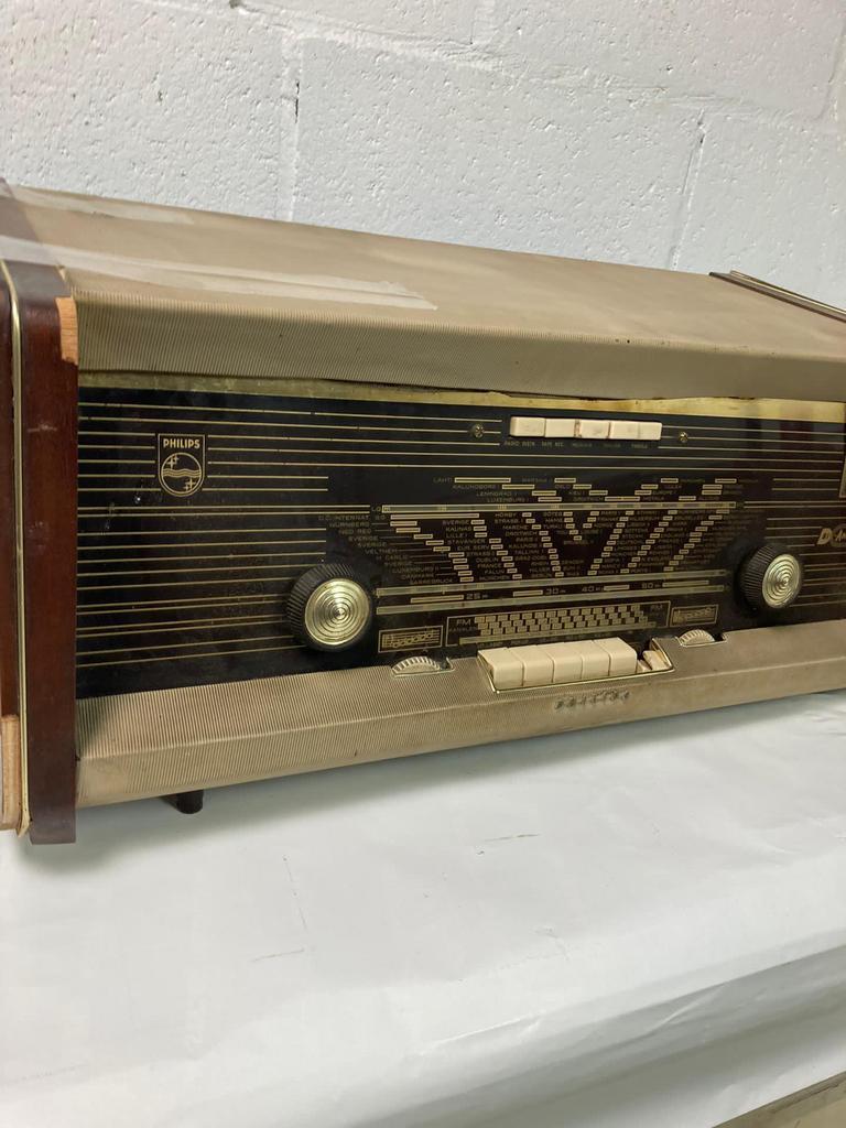 Vintage radio Philips, not working