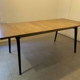Extendable mango wood and metal dining table for 6-8 people