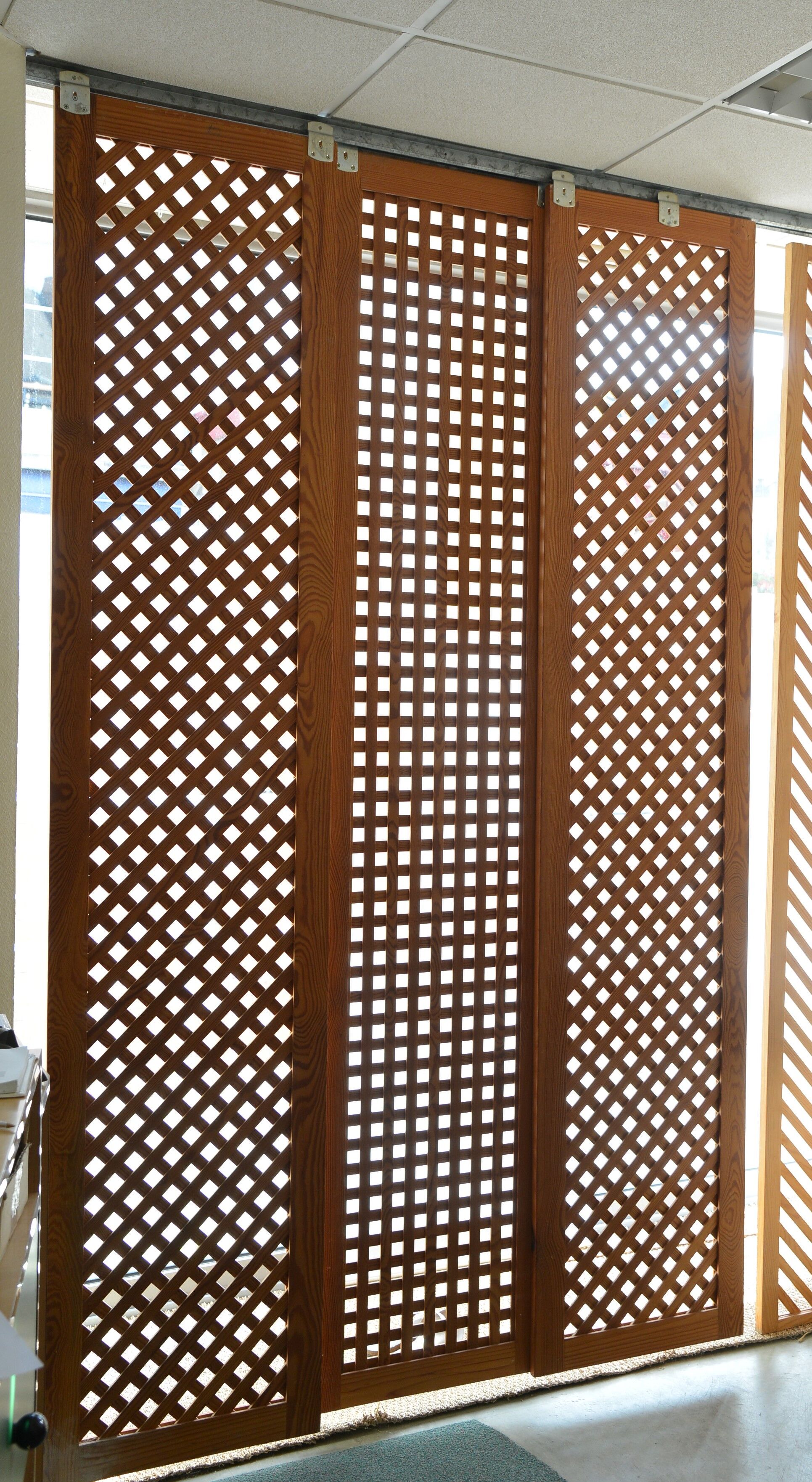 Screen claustra pine